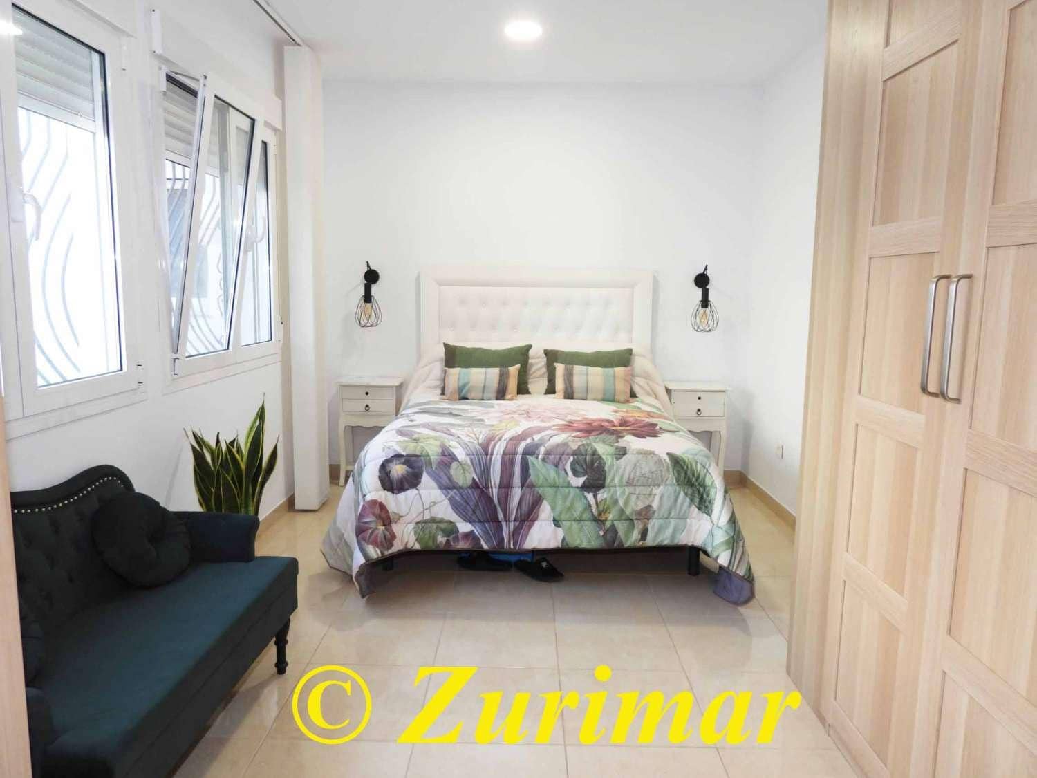 4 bedroom Villa for sale in Roquetas de Mar with garage - € 650,000 (Ref: 10123361)