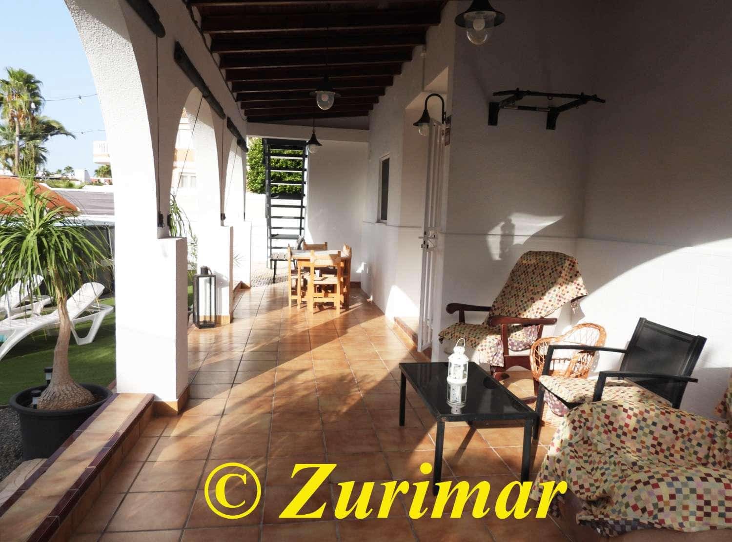 4 bedroom Villa for sale in Roquetas de Mar with garage - € 650,000 (Ref: 10123361)