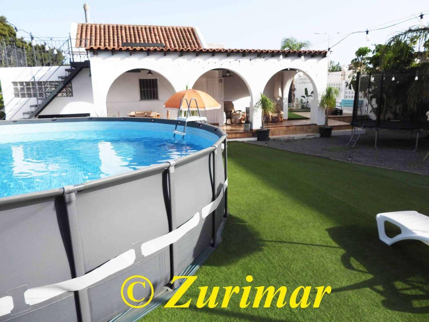 4 bedroom Villa for sale in Roquetas de Mar with garage - € 650,000 (Ref: 10123361)