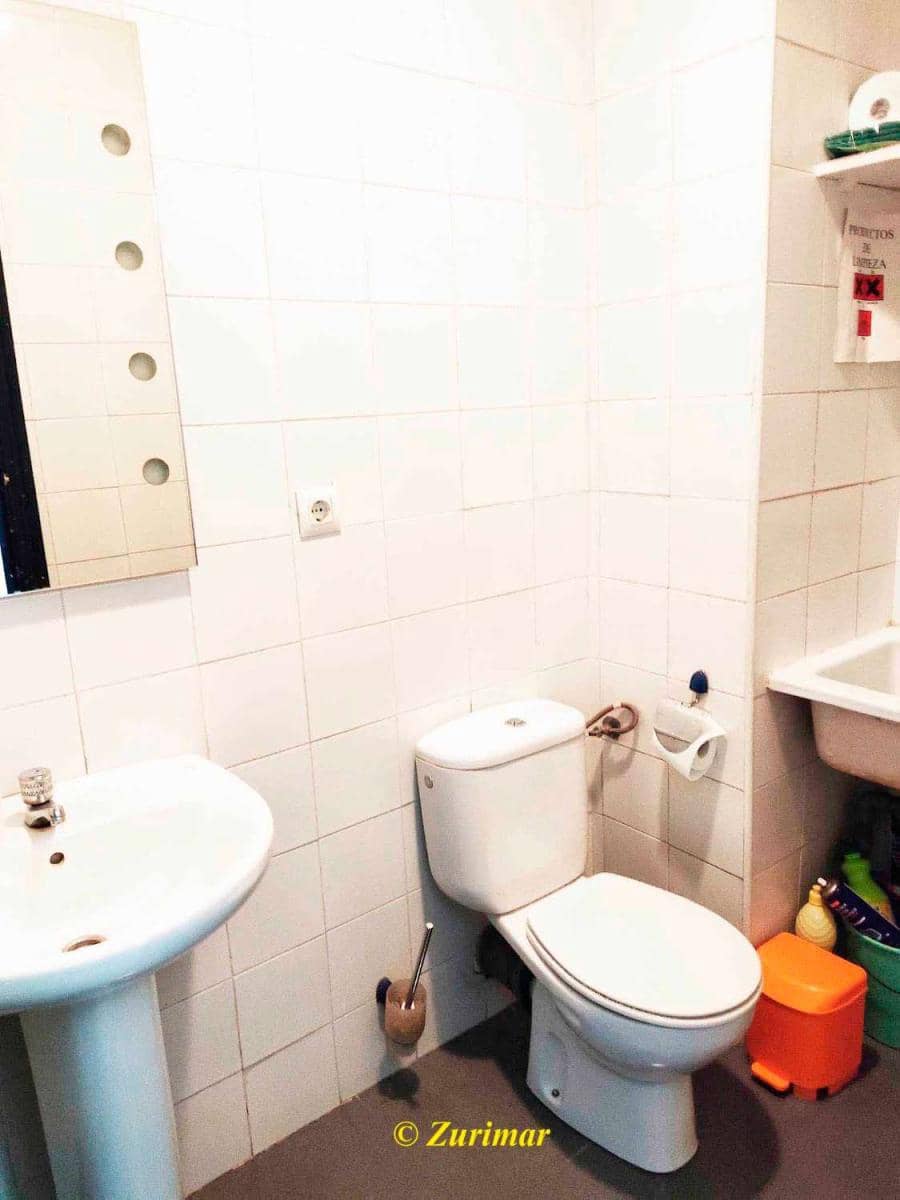 Kaupallinen myytävänä paikassa Roquetas de Mar - 87 500 € (Ref: 8737640)