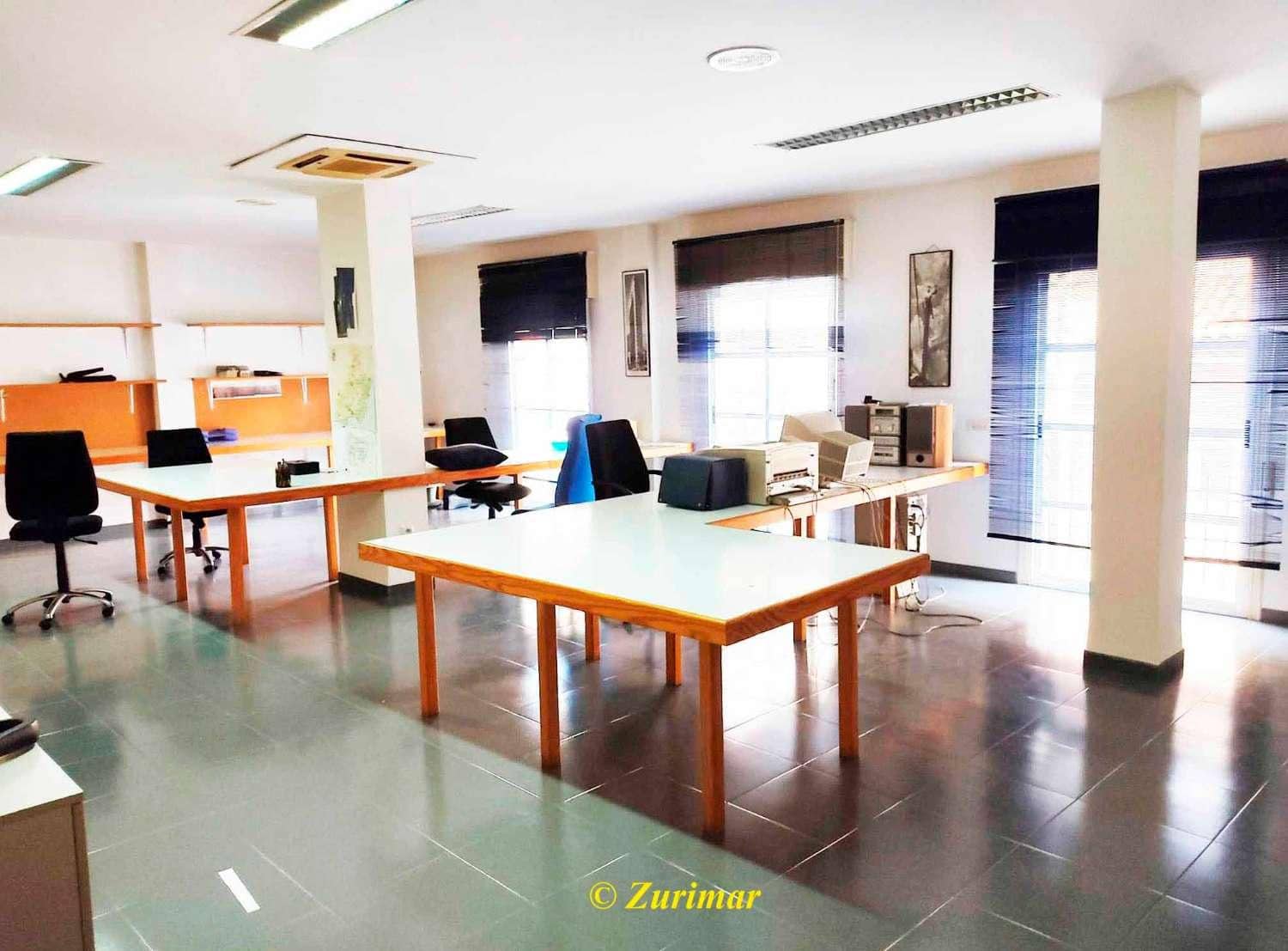 Kaupallinen myytävänä paikassa Roquetas de Mar - 87 500 € (Ref: 8737640)