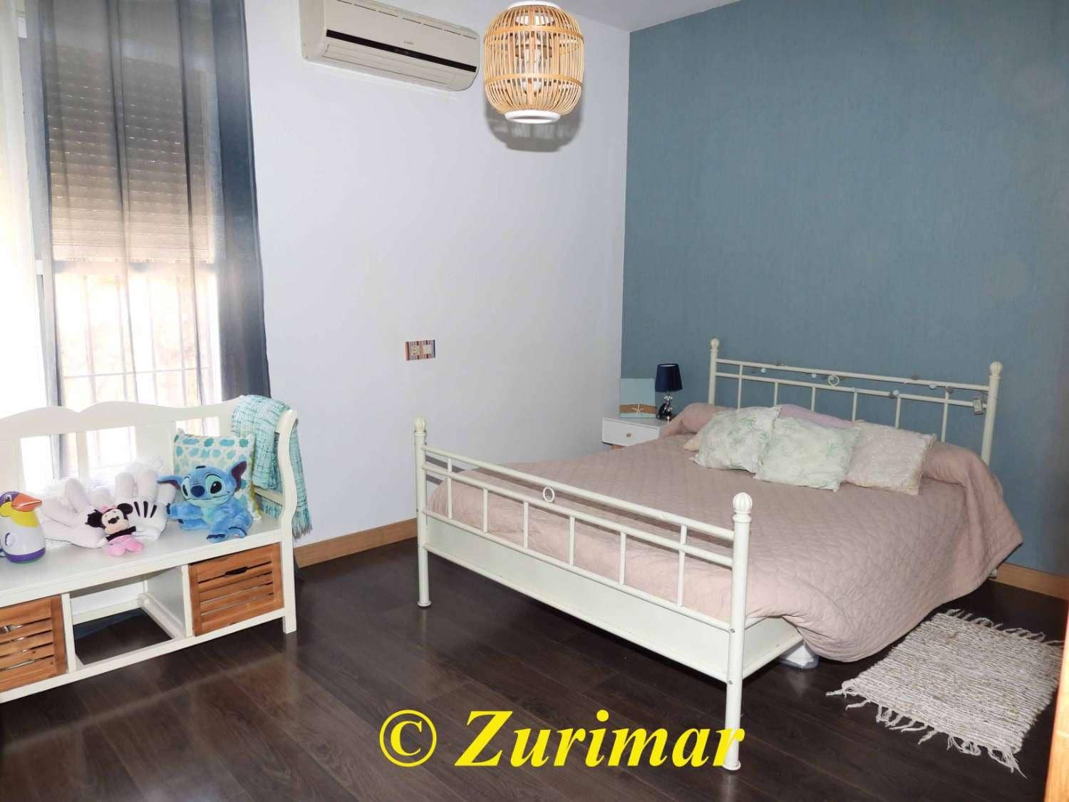 3 soveværelse Villa til salg i Roquetas de Mar med swimmingpool - € 500.000 (Ref: 8747875)