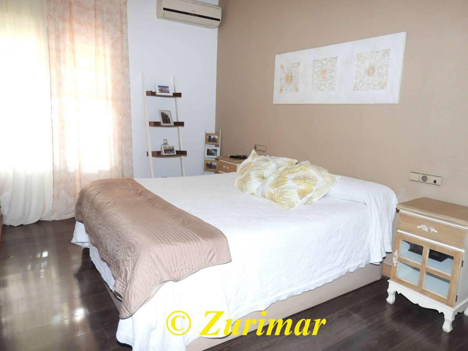 3 soveværelse Villa til salg i Roquetas de Mar med swimmingpool - € 500.000 (Ref: 8747875)