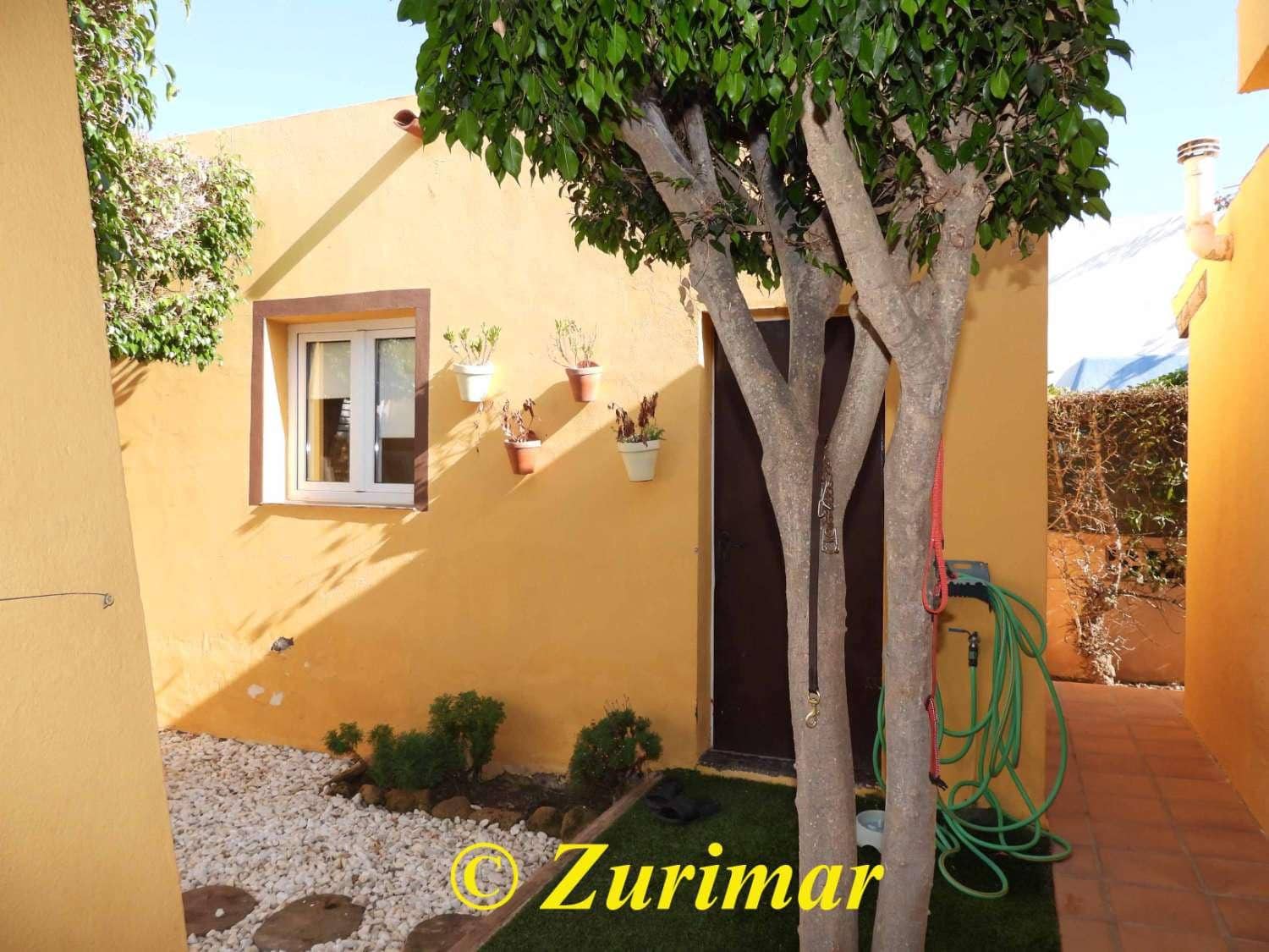 3 soveværelse Villa til salg i Roquetas de Mar med swimmingpool - € 500.000 (Ref: 8747875)