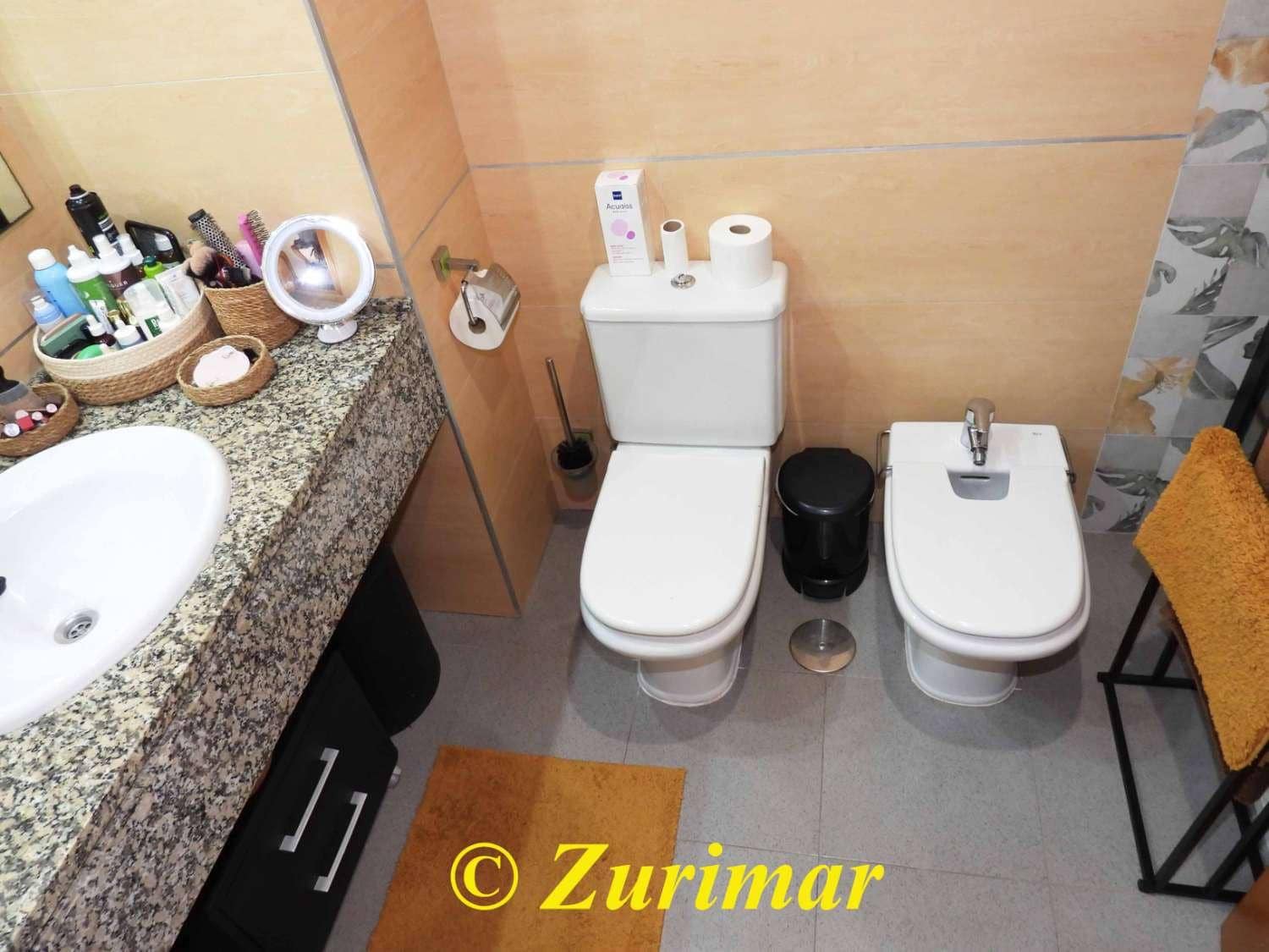 2 makuuhuone Huoneisto myytävänä paikassa Roquetas de Mar mukana uima-altaan 
autotalli - 195 000 € (Ref: 9085560)