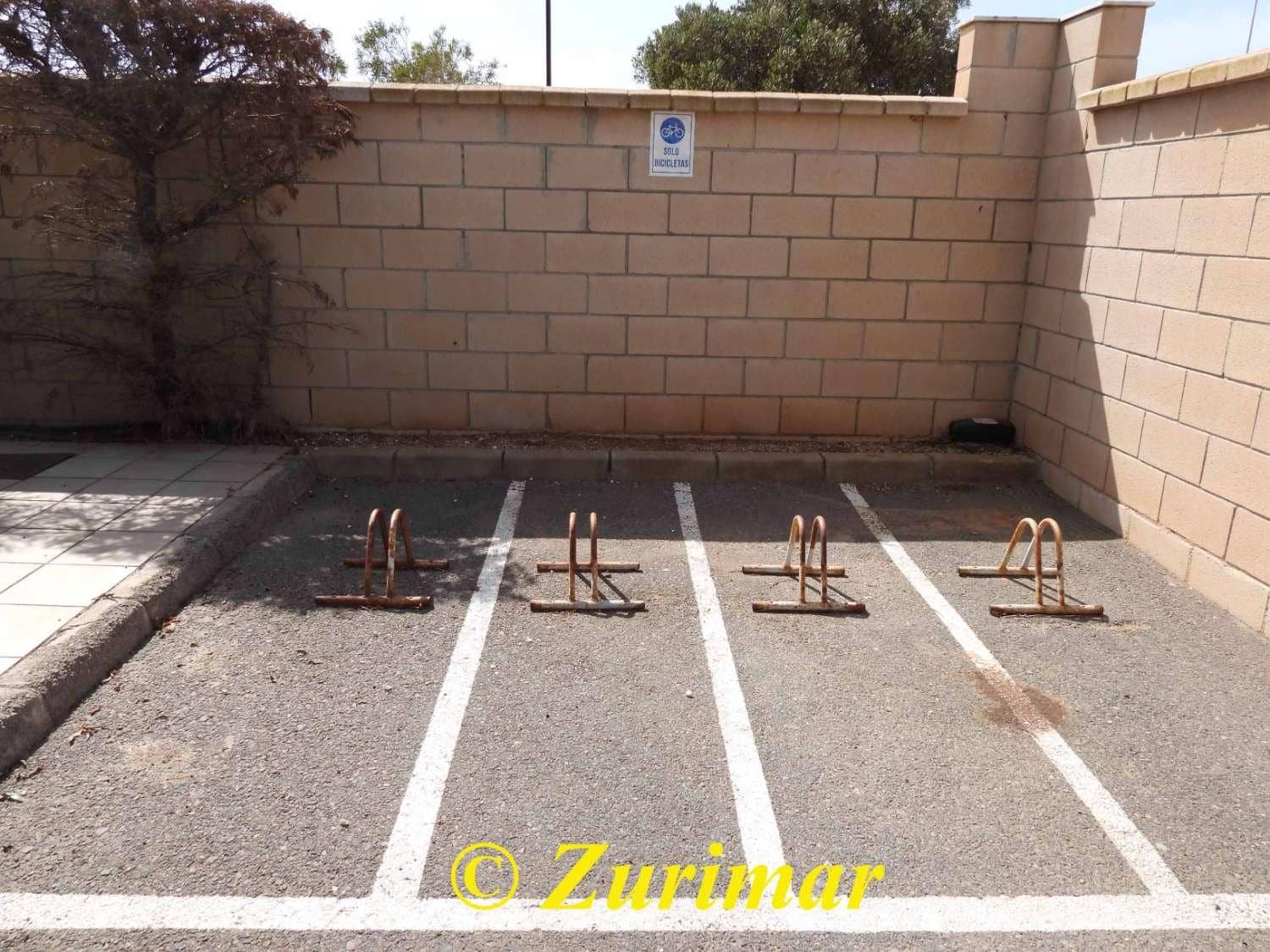 2 makuuhuone Huoneisto myytävänä paikassa Roquetas de Mar mukana uima-altaan 
autotalli - 195 000 € (Ref: 9085560)