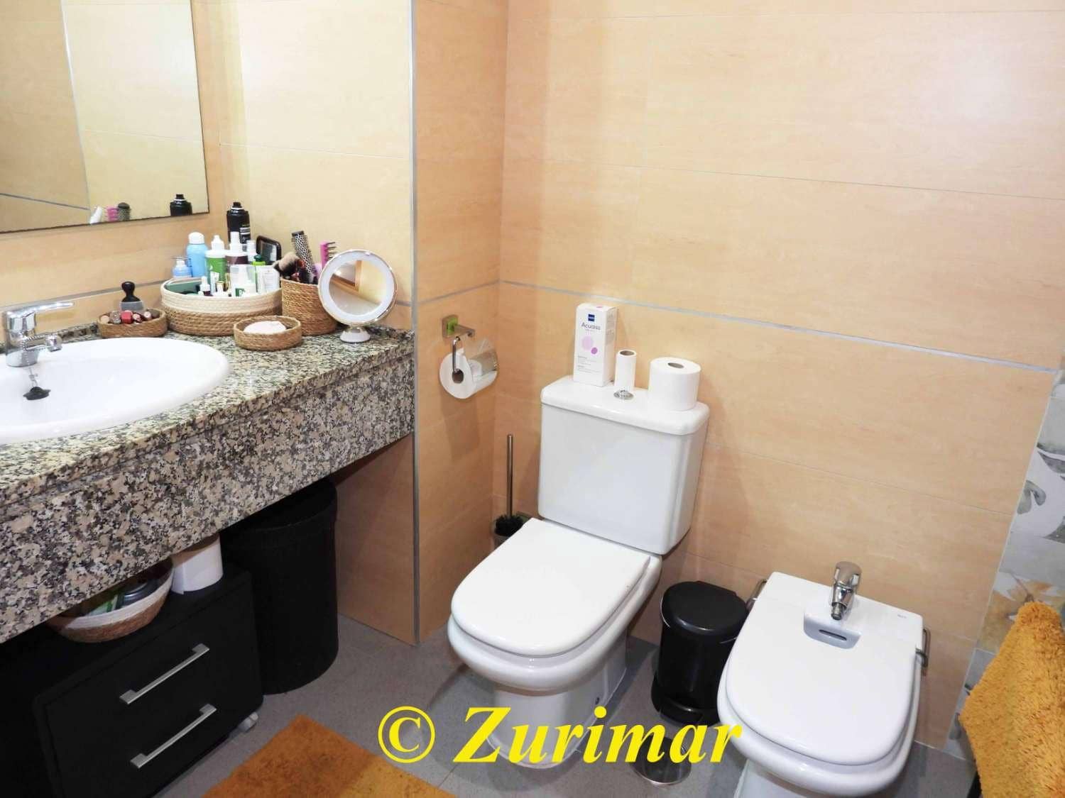 2 soverom Leilighet til salgs i Roquetas de Mar med svømmebasseng garasje - € 195 000 (Ref: 9085560)