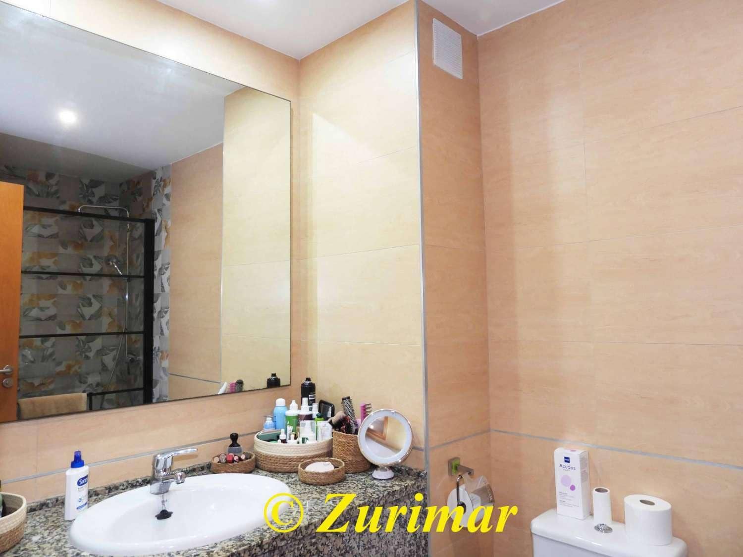 2 soverom Leilighet til salgs i Roquetas de Mar med svømmebasseng garasje - € 195 000 (Ref: 9085560)