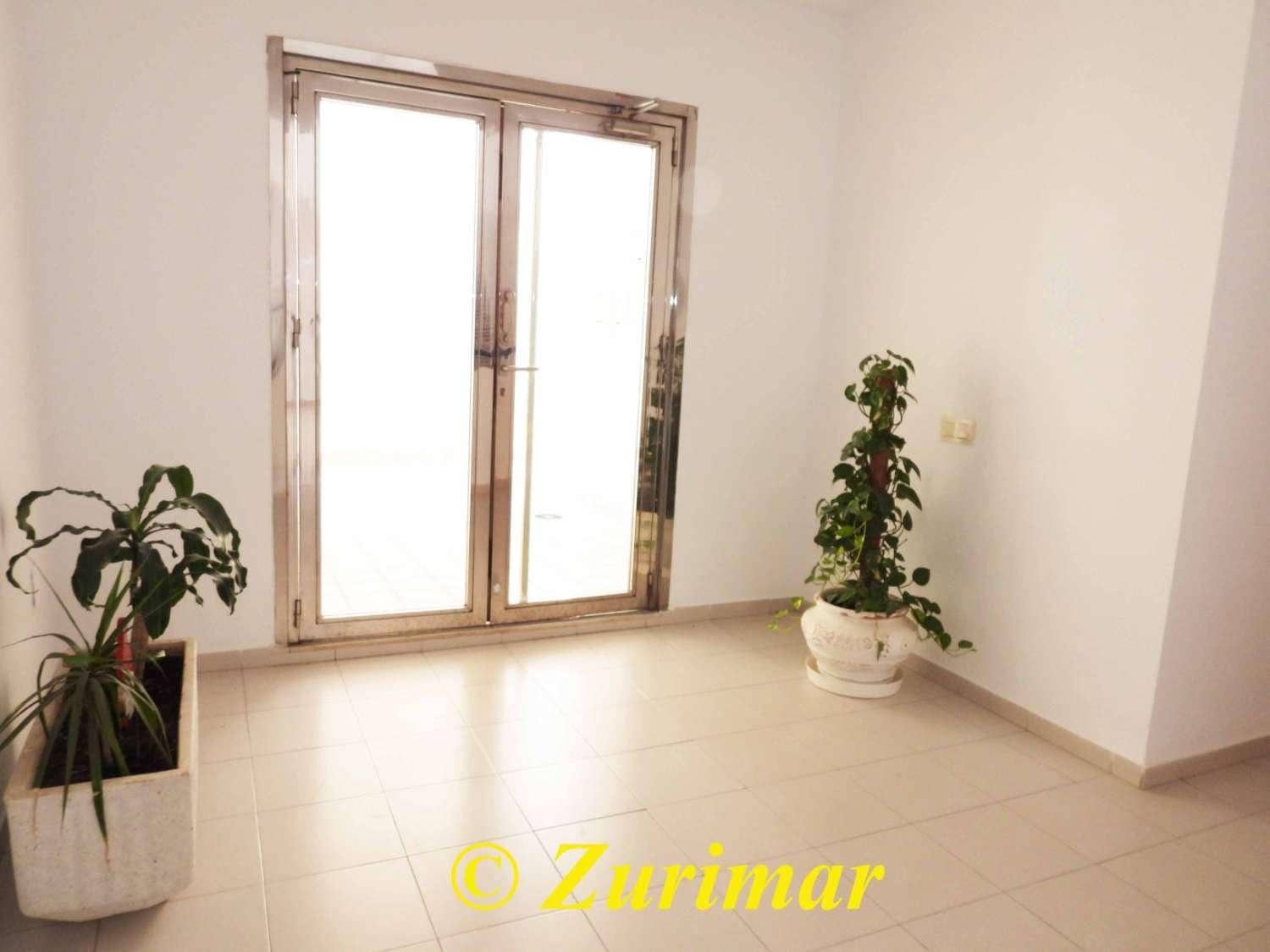 Apartment for sale in Roquetas de Mar with pool - € 195,000 (Ref: 9126893)