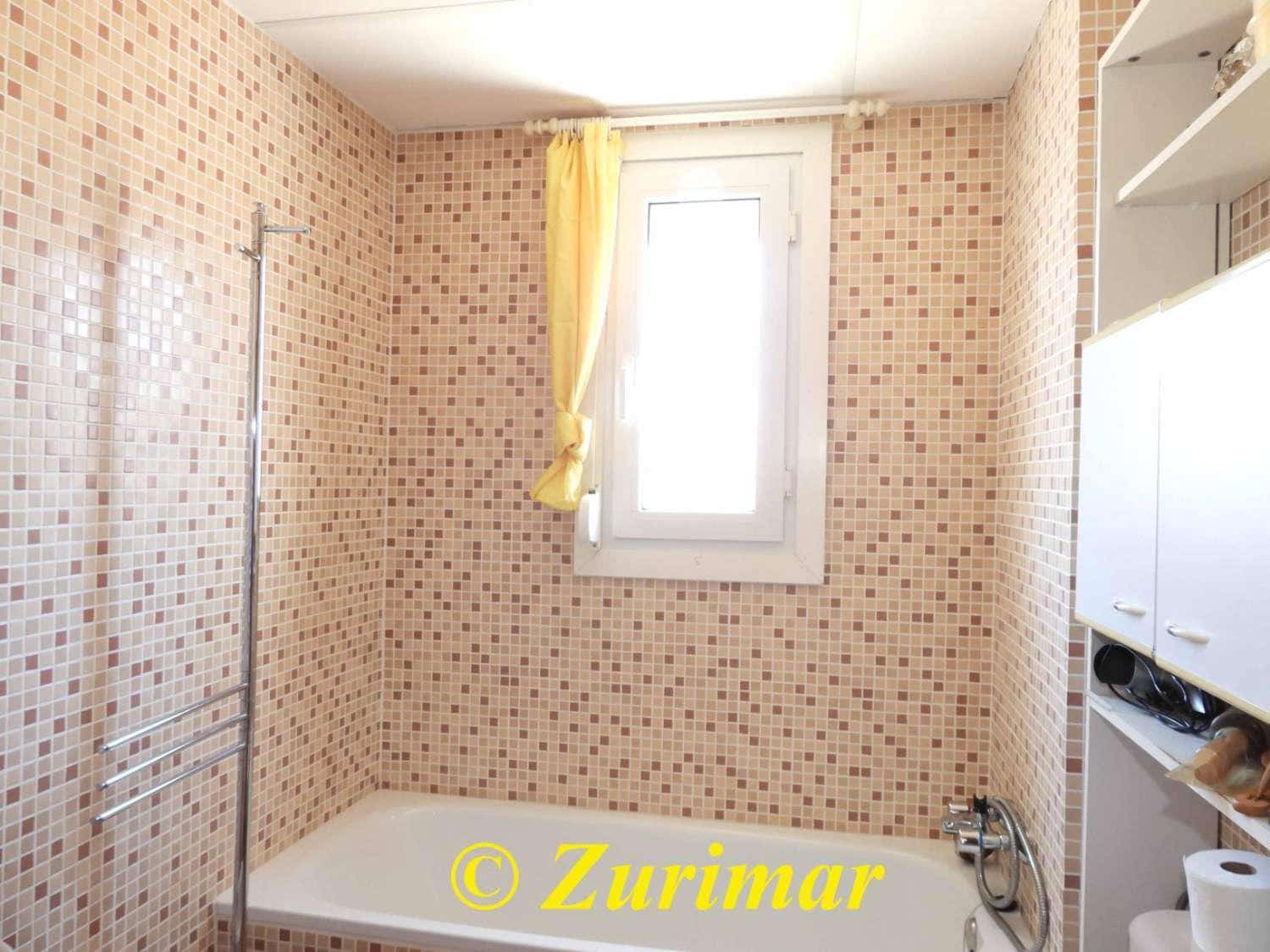 Apartment for sale in Roquetas de Mar with pool - € 195,000 (Ref: 9126893)