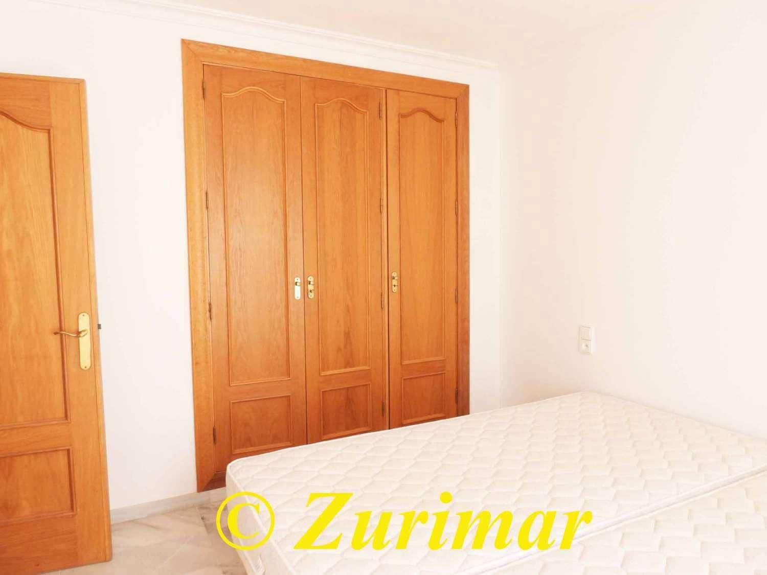 3 bedroom Apartment for sale in Roquetas de Mar with pool - € 265,000 (Ref: 9217706)