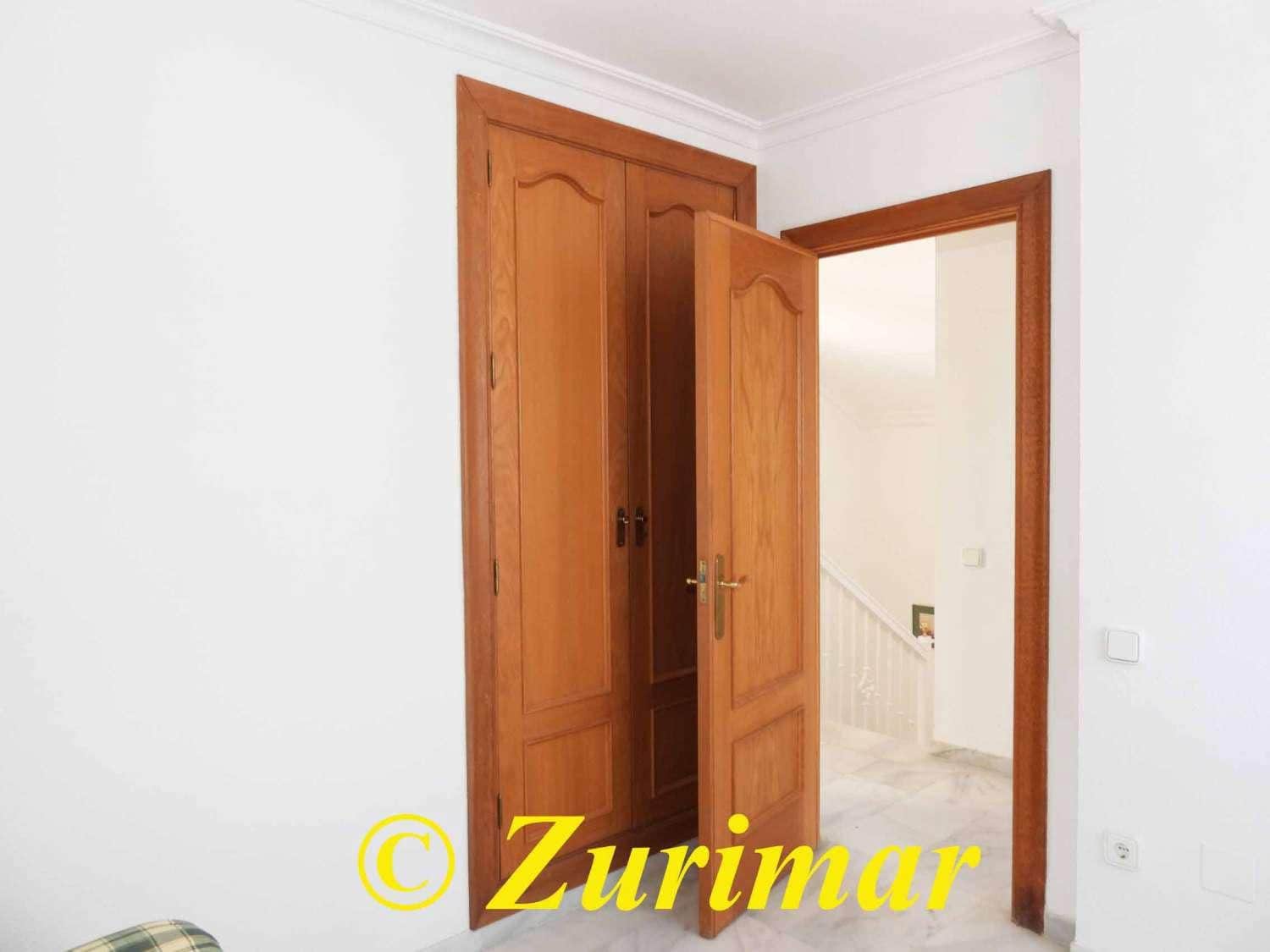 3 bedroom Apartment for sale in Roquetas de Mar with pool - € 265,000 (Ref: 9217706)