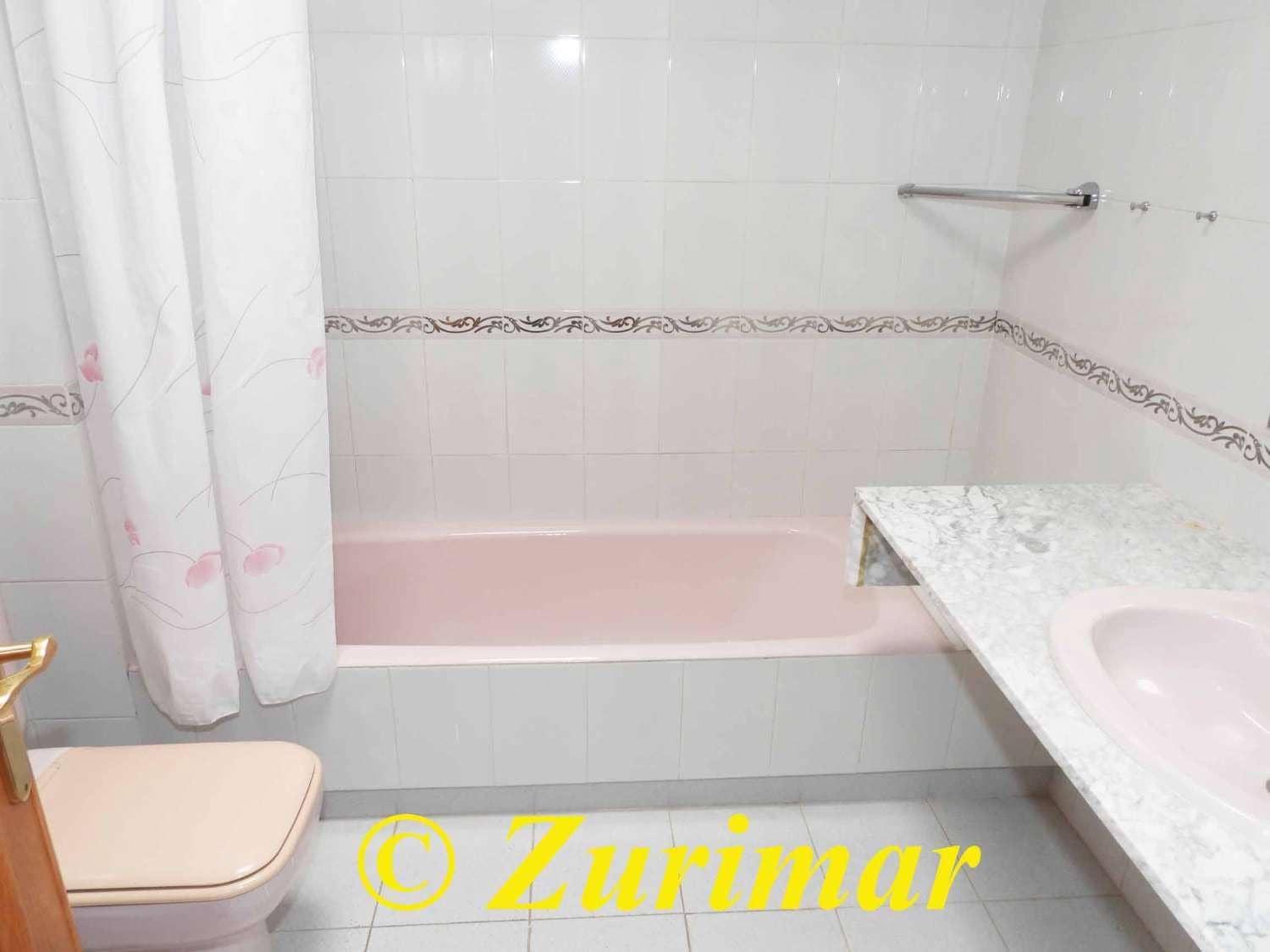 3 makuuhuone Huoneisto myytävänä paikassa Roquetas de Mar mukana uima-altaan - 265 000 € (Ref: 9217706)