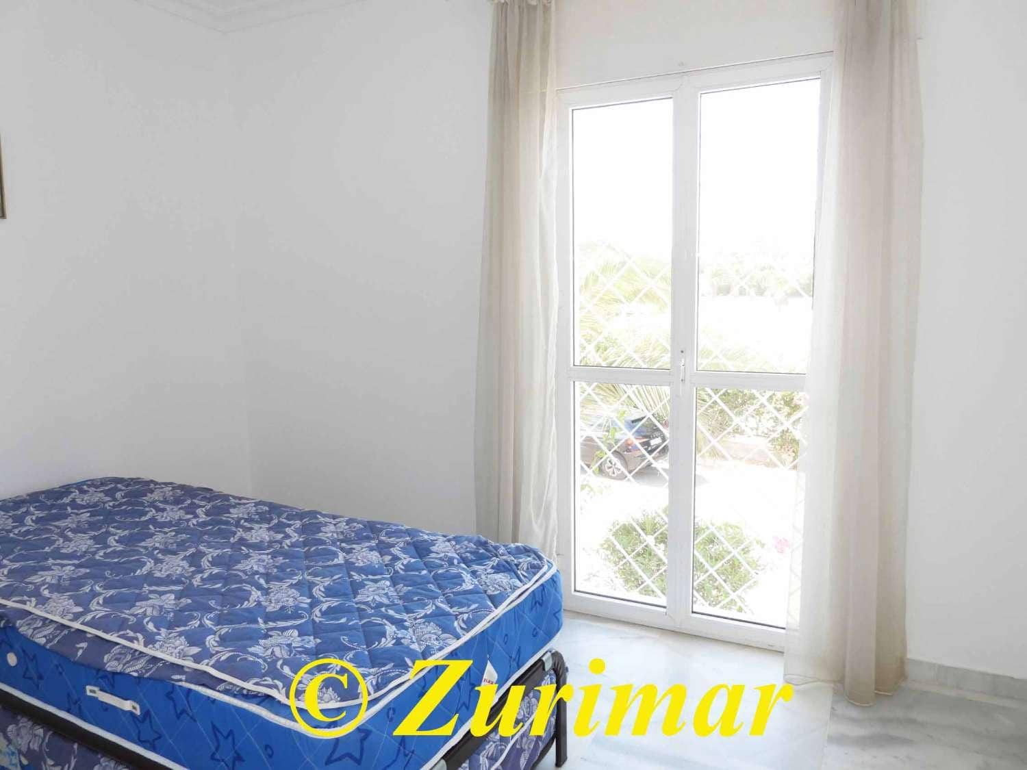 3 makuuhuone Huoneisto myytävänä paikassa Roquetas de Mar mukana uima-altaan - 265 000 € (Ref: 9217706)