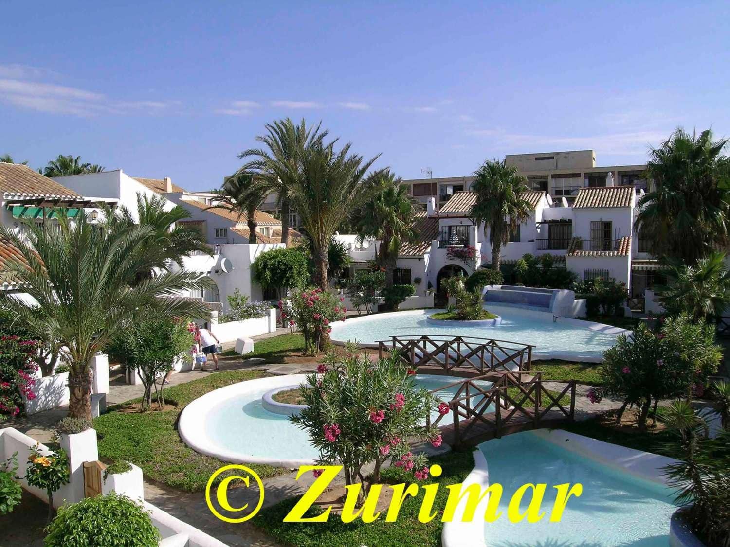 2 slaapkamer Bungalow te koop in Roquetas de Mar met zwembad - € 235.000 (Ref: 9257207)