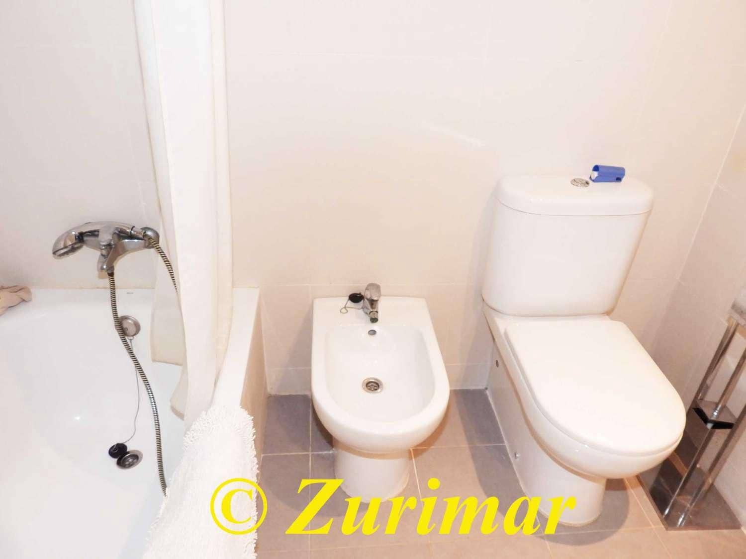 2 slaapkamer Appartement te koop in Roquetas de Mar met zwembad garage - € 215.000 (Ref: 9285143)