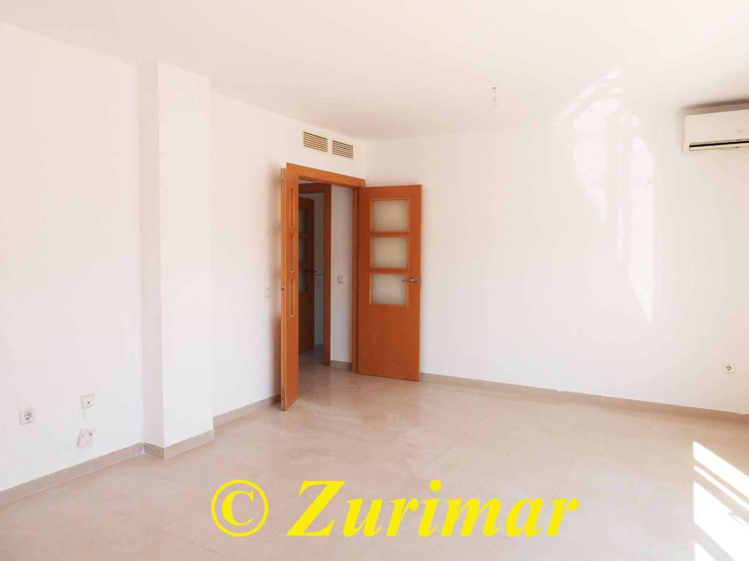 3 sypialnia Apartament na sprzedaż w Roquetas de Mar z basenem - 180 000 € (Ref: 9355780)