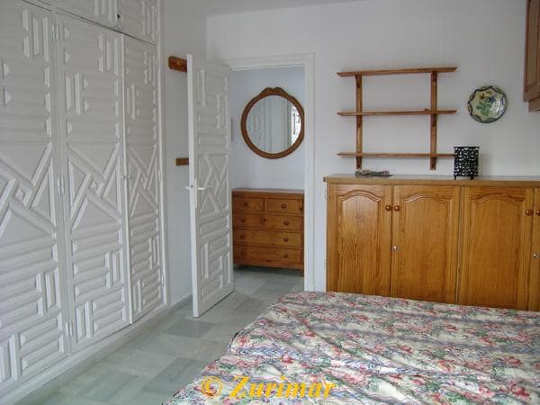 1 slaapkamer Appartement te koop in Roquetas de Mar met zwembad - € 142.000 (Ref: 9376760)