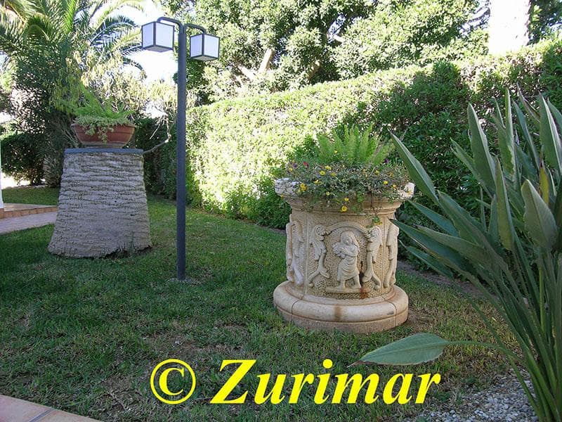 4 bedroom Villa for sale in Roquetas de Mar with pool garage - € 800,000 (Ref: 9386228)