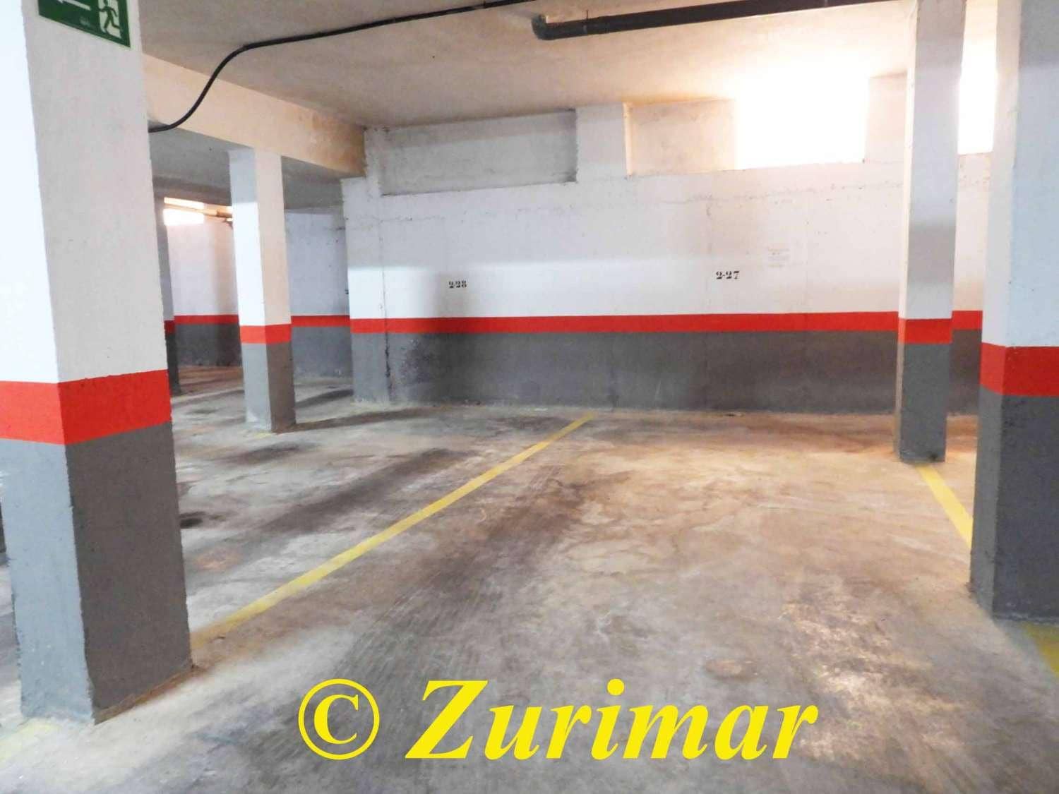 Apartamento de 2 habitaciones en Roquetas de Mar en venta con piscina garaje - 220.000 € (Ref: 9408046)