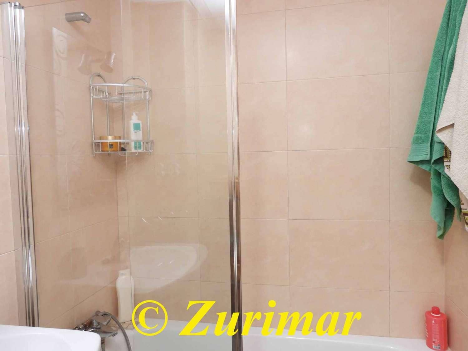 Apartamento de 2 habitaciones en Roquetas de Mar en venta con piscina garaje - 220.000 € (Ref: 9408046)