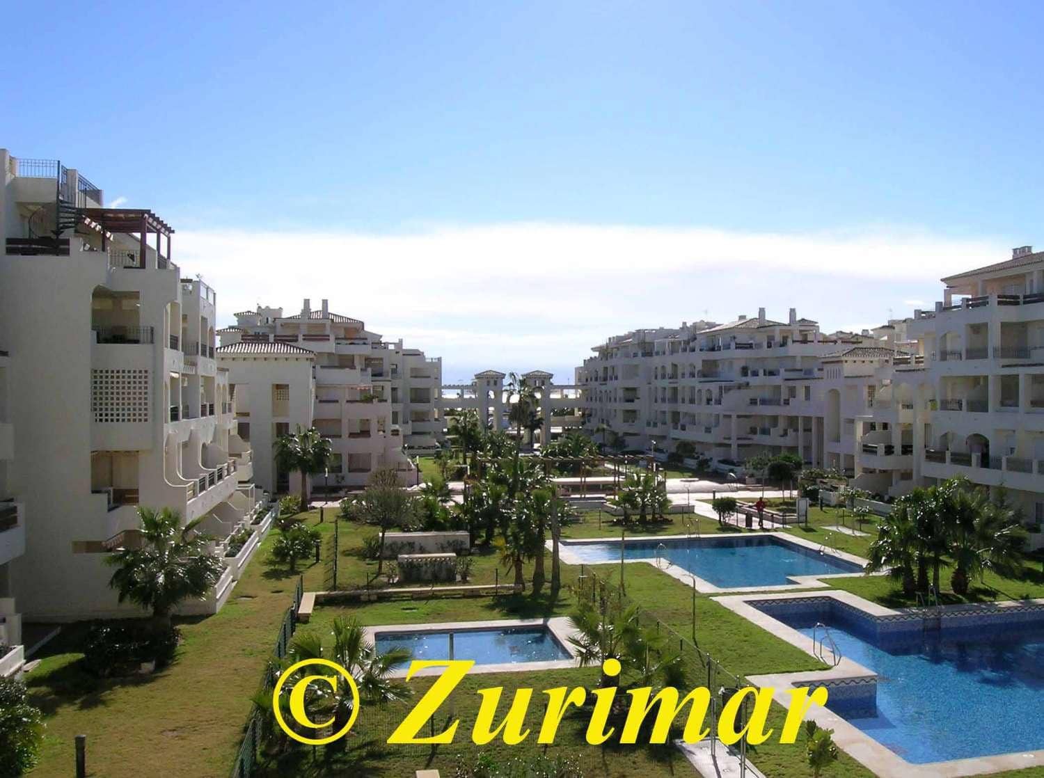 Apartamento de 2 habitaciones en Roquetas de Mar en venta con piscina garaje - 220.000 € (Ref: 9408046)