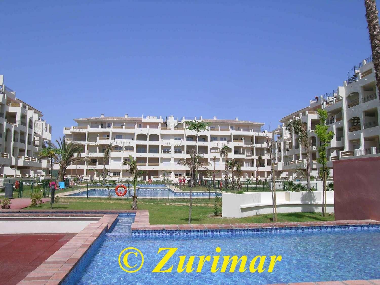 Apartamento de 2 habitaciones en Roquetas de Mar en venta con piscina garaje - 220.000 € (Ref: 9408046)