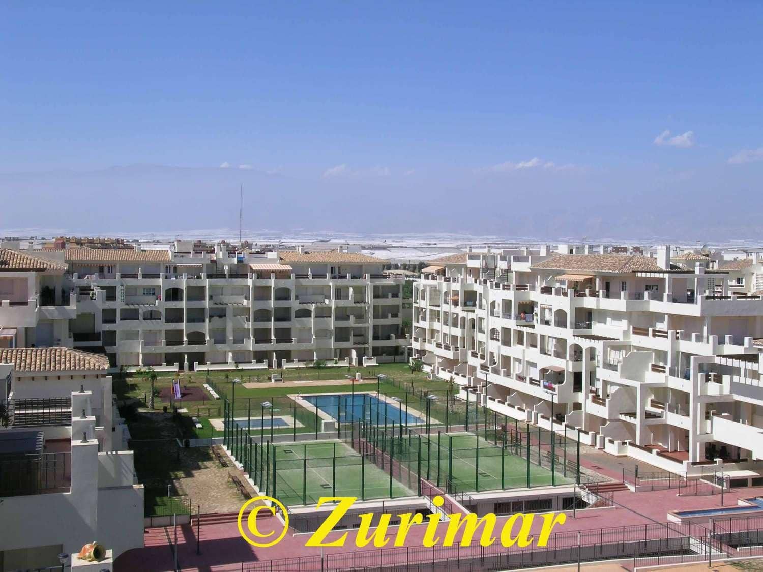 Apartamento de 2 habitaciones en Roquetas de Mar en venta con piscina garaje - 220.000 € (Ref: 9408046)