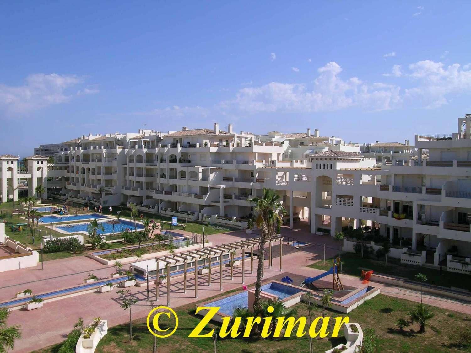 Apartamento de 2 habitaciones en Roquetas de Mar en venta con piscina garaje - 220.000 € (Ref: 9408046)