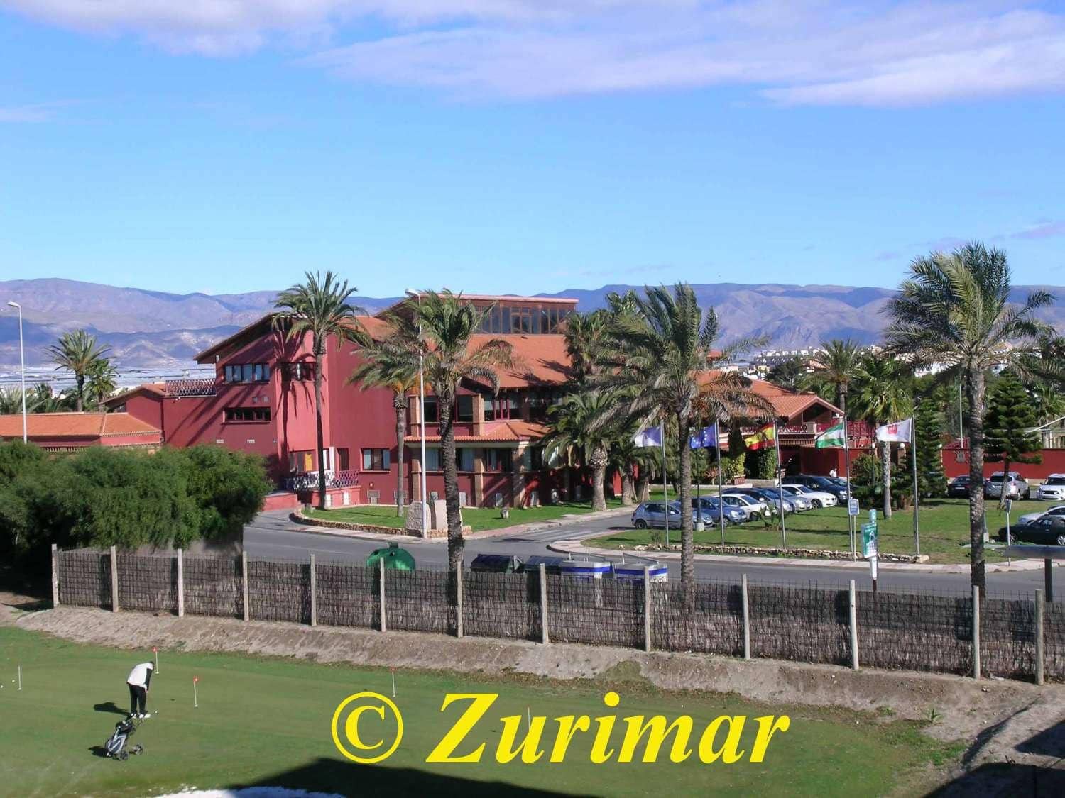 Apartamento de 2 habitaciones en Roquetas de Mar en venta con piscina garaje - 220.000 € (Ref: 9408046)
