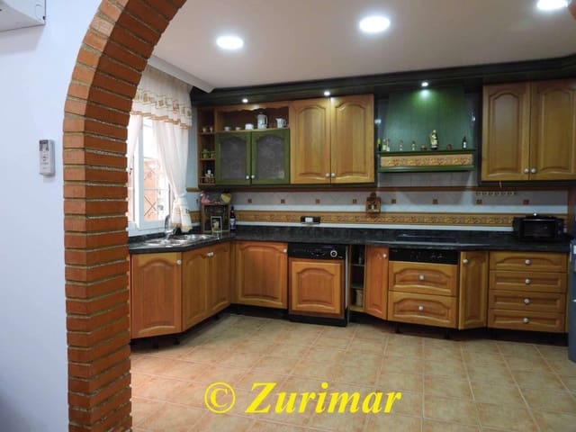 7 bedroom Apartment for sale in Roquetas de Mar with garage - € 295,000 (Ref: 9433331)