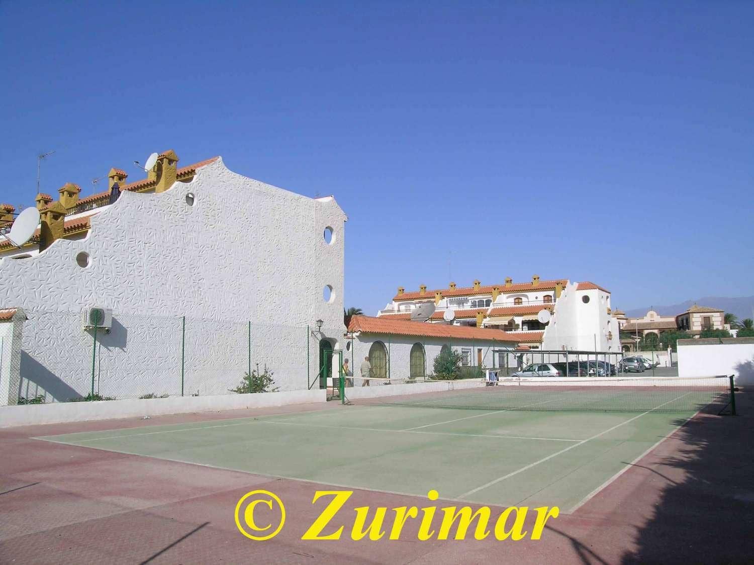 1 sovrum Lägenhet till salu i Roquetas de Mar med garage - 136 000 € (Ref: 9433332)