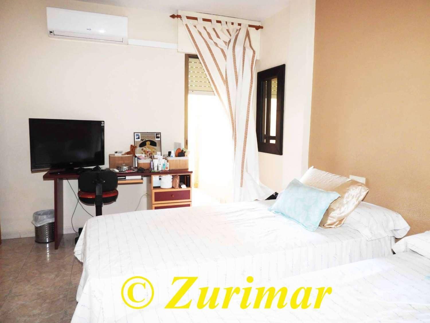 4 slaapkamer Appartement te koop in Roquetas de Mar - € 350.000 (Ref: 9465572)