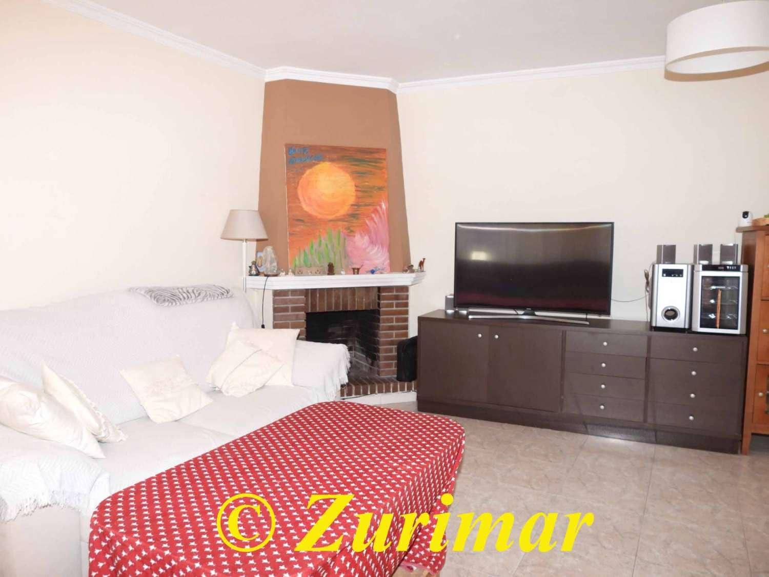 4 bedroom Apartment for sale in Roquetas de Mar with garage - € 350,000 (Ref: 9465572)