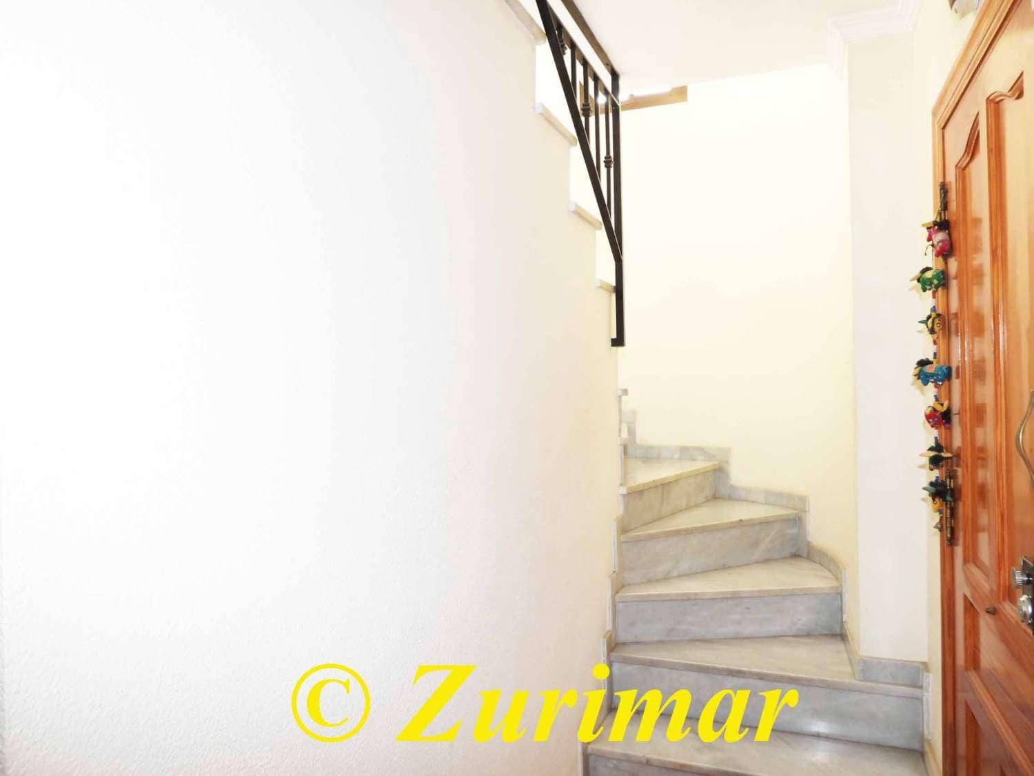 4 bedroom Apartment for sale in Roquetas de Mar with garage - € 350,000 (Ref: 9465572)