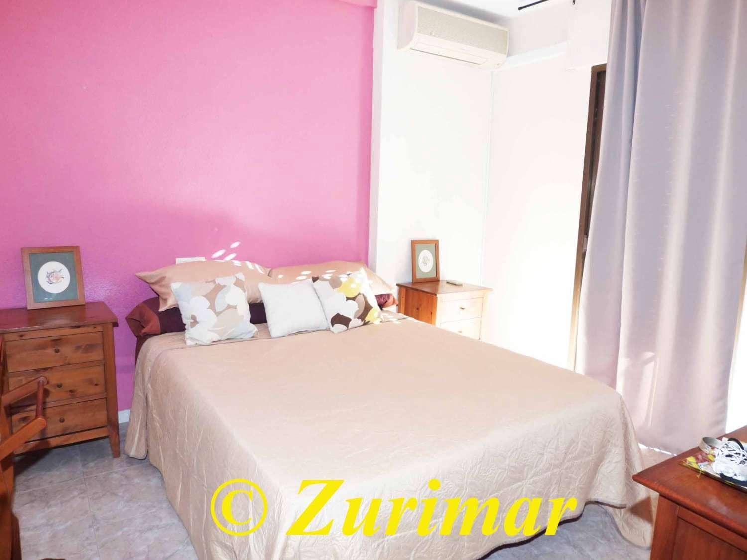 4 bedroom Apartment for sale in Roquetas de Mar with garage - € 350,000 (Ref: 9465572)