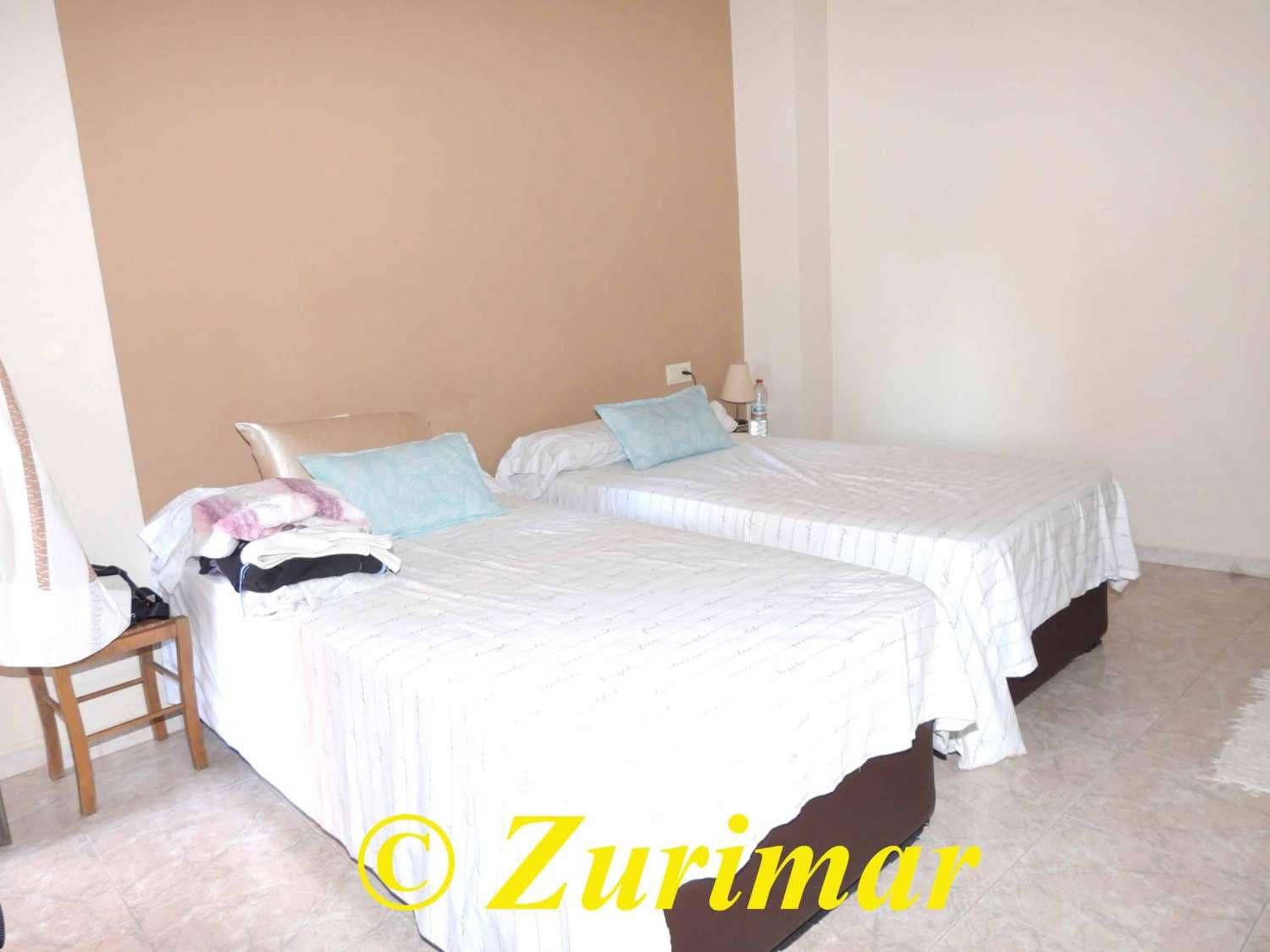 4 bedroom Apartment for sale in Roquetas de Mar with garage - € 350,000 (Ref: 9465572)