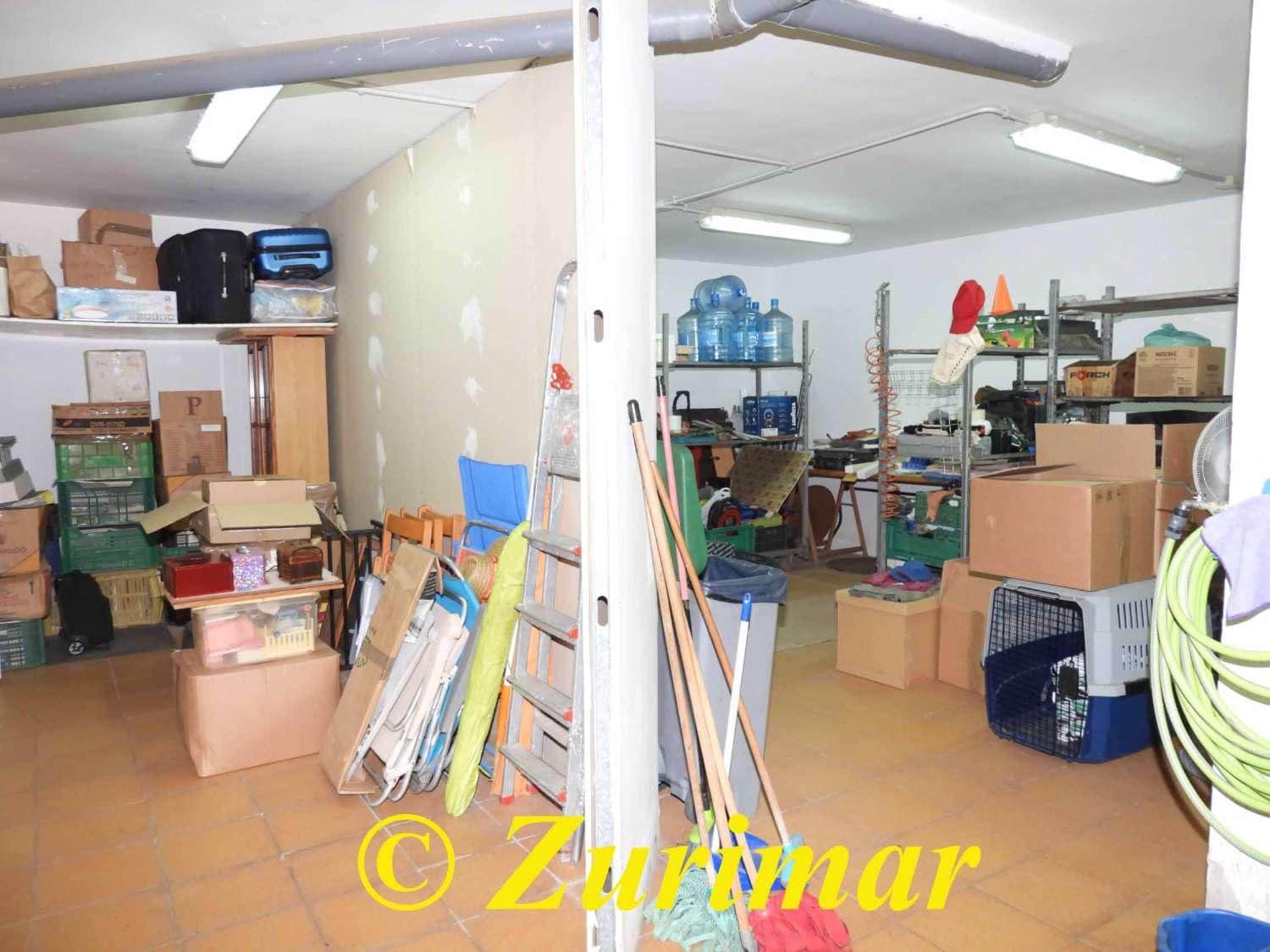 4 bedroom Apartment for sale in Roquetas de Mar with garage - € 350,000 (Ref: 9465572)