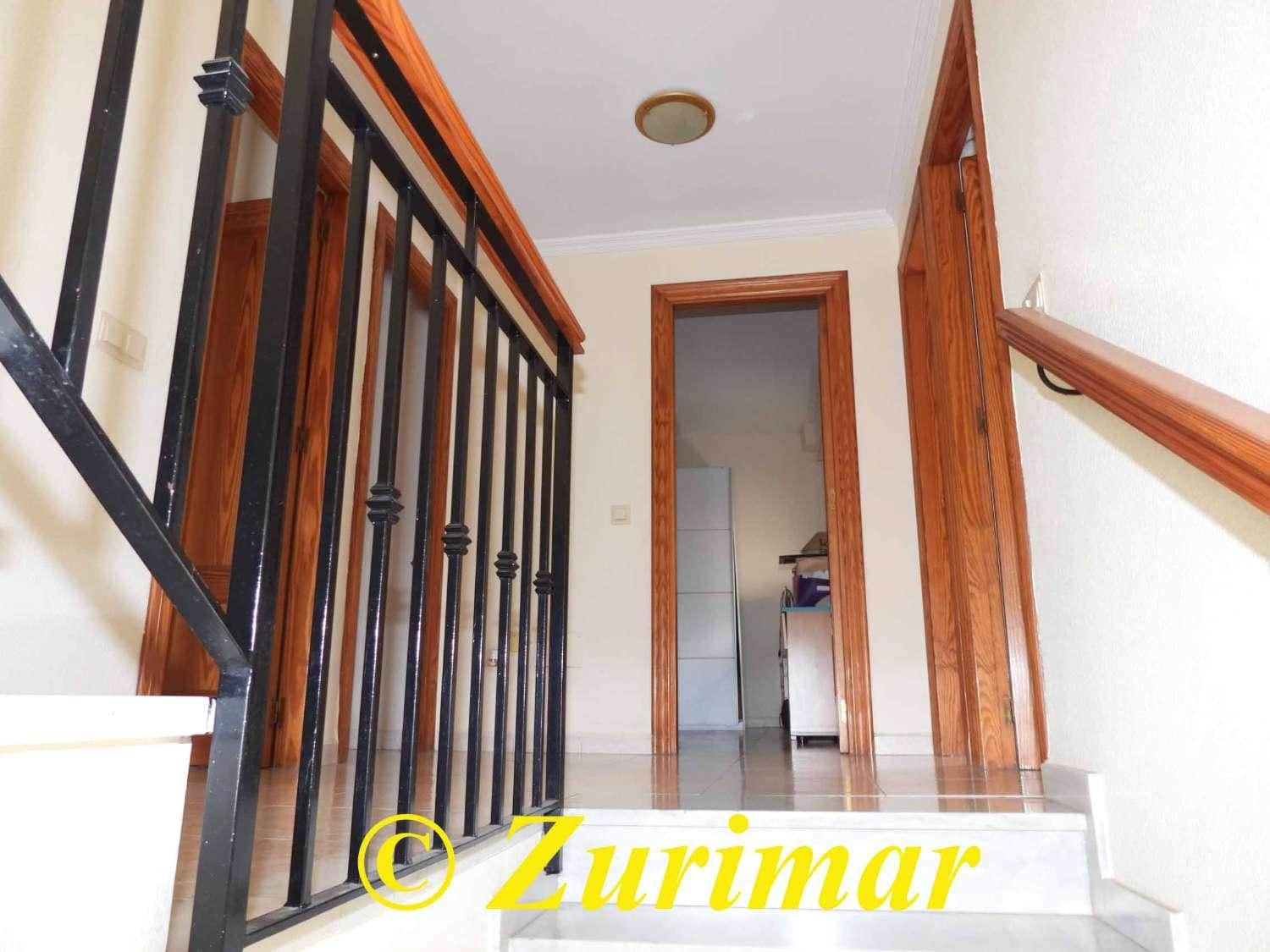 4 bedroom Apartment for sale in Roquetas de Mar with garage - € 350,000 (Ref: 9465572)