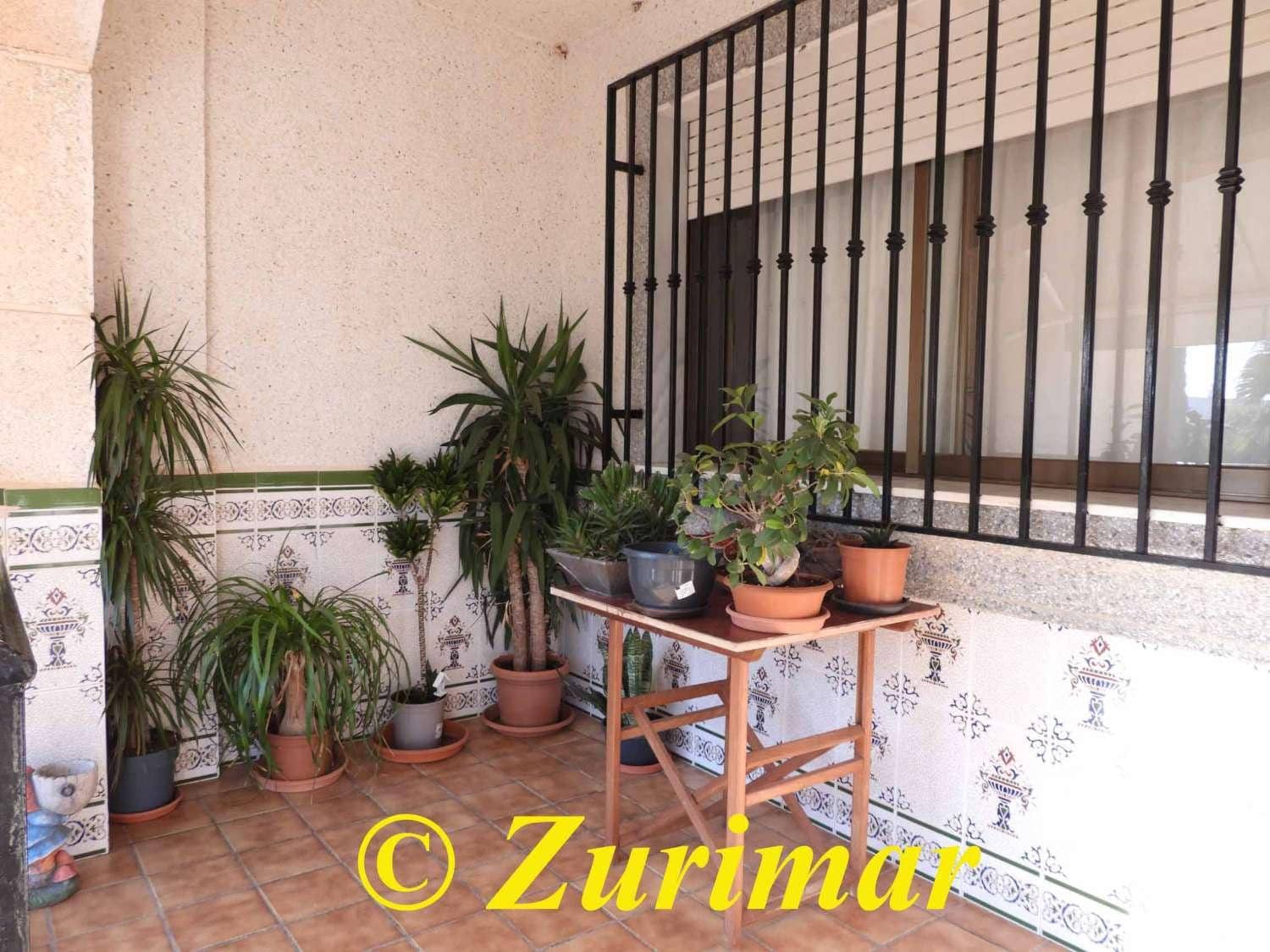 4 bedroom Apartment for sale in Roquetas de Mar with garage - € 350,000 (Ref: 9465572)