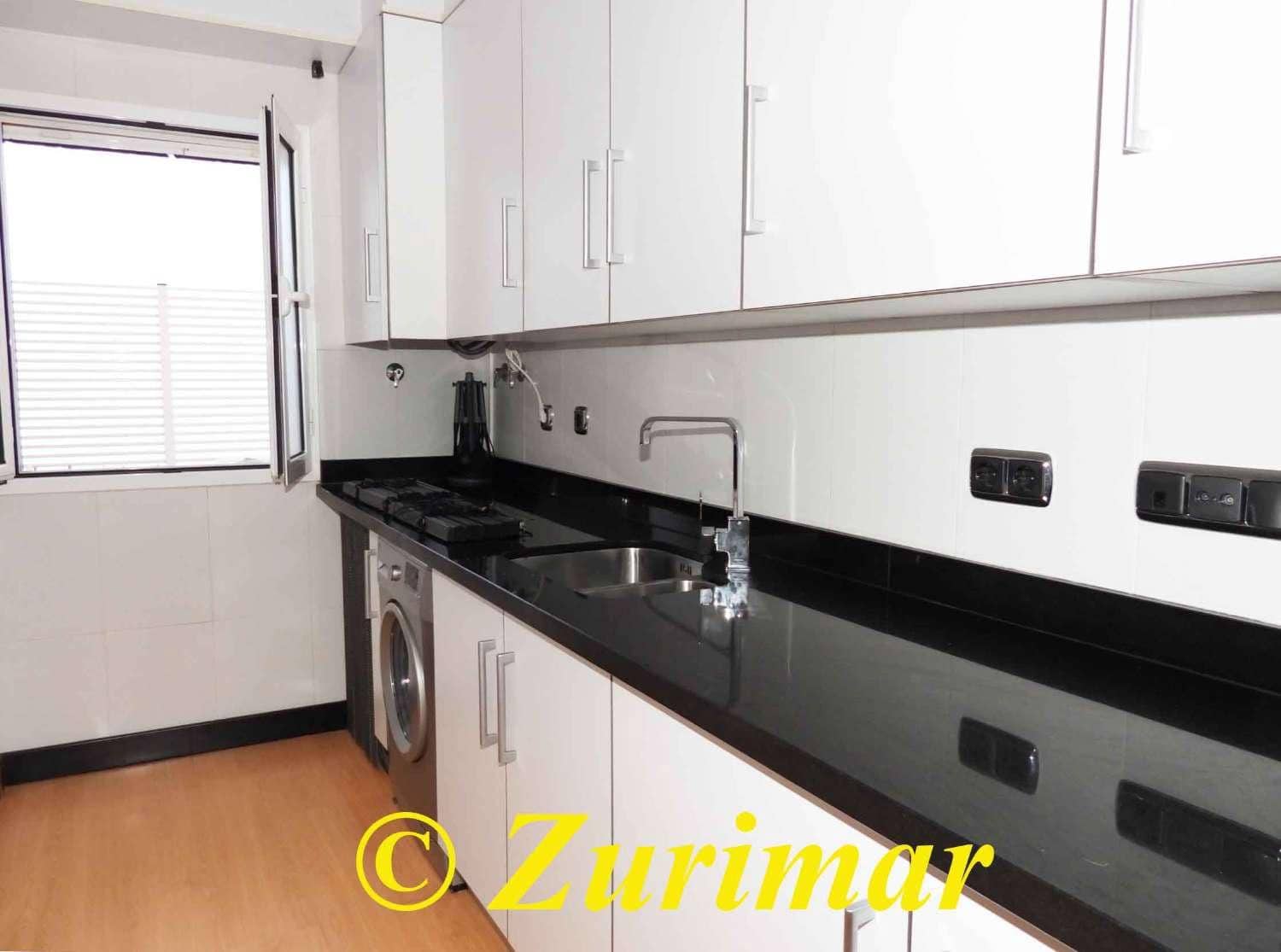 3 makuuhuone Huoneisto myytävänä paikassa Roquetas de Mar mukana uima-altaan - 298 000 € (Ref: 9494526)