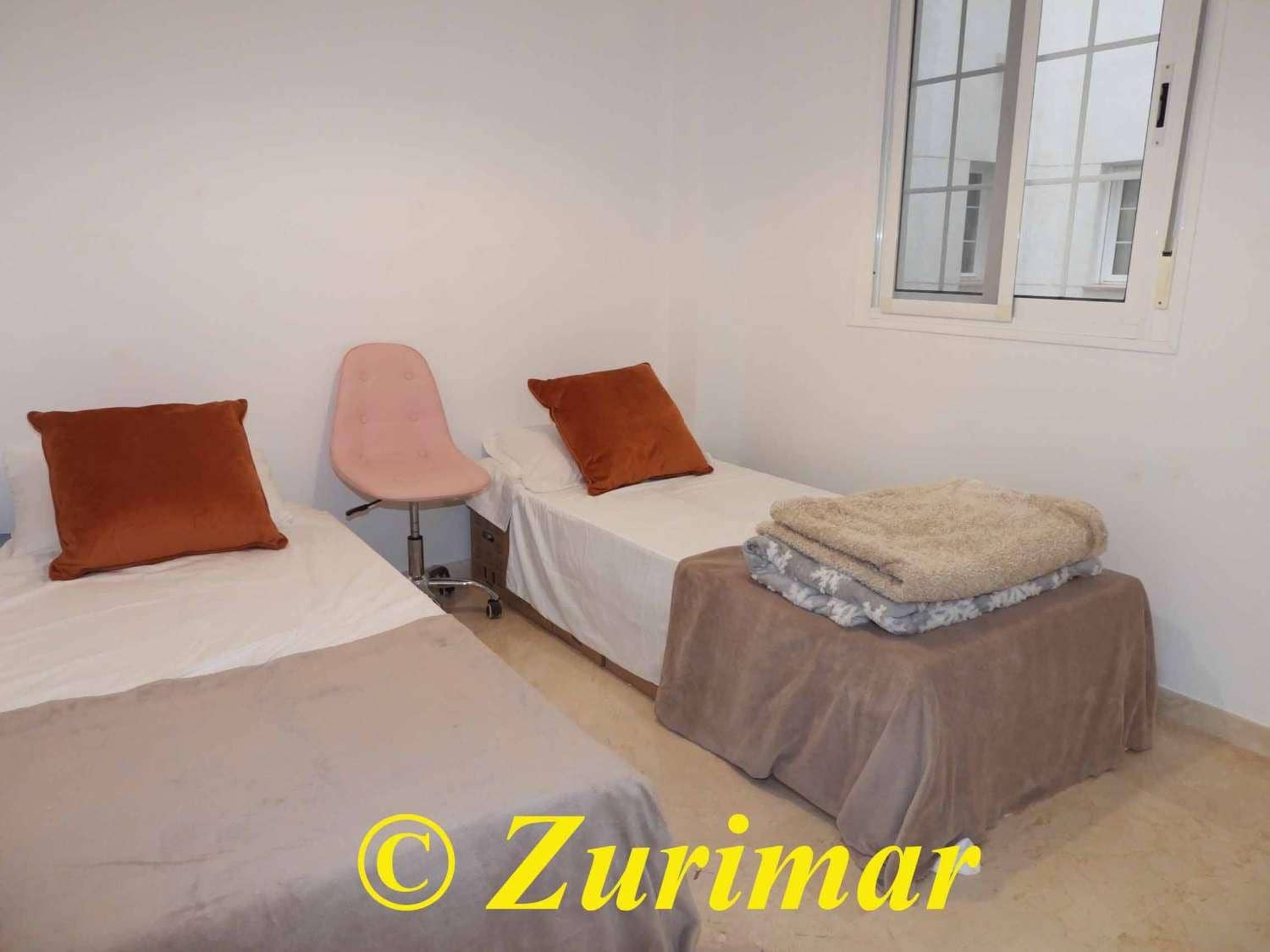 2 quarto Apartamento para venda em Roquetas de Mar com piscina garagem - 225 000 € (Ref: 9551295)
