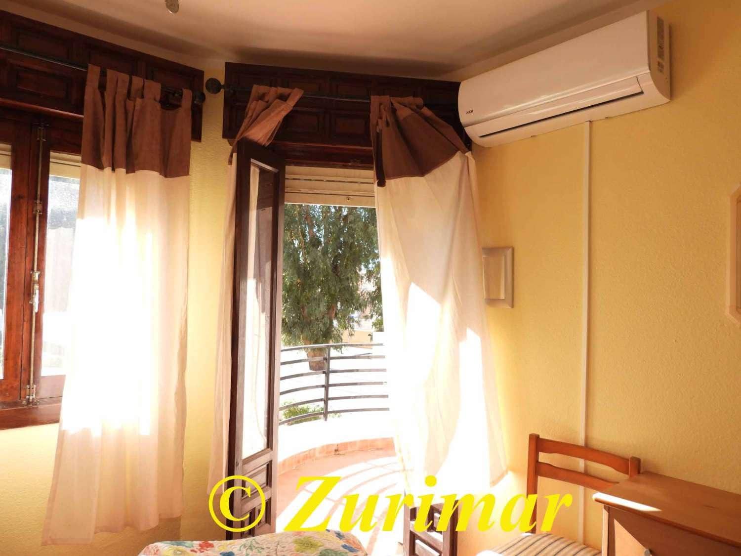 4 Zimmer Apartment zu verkaufen in Roquetas de Mar mit Pool - 260.000 € (Ref: 9643691)