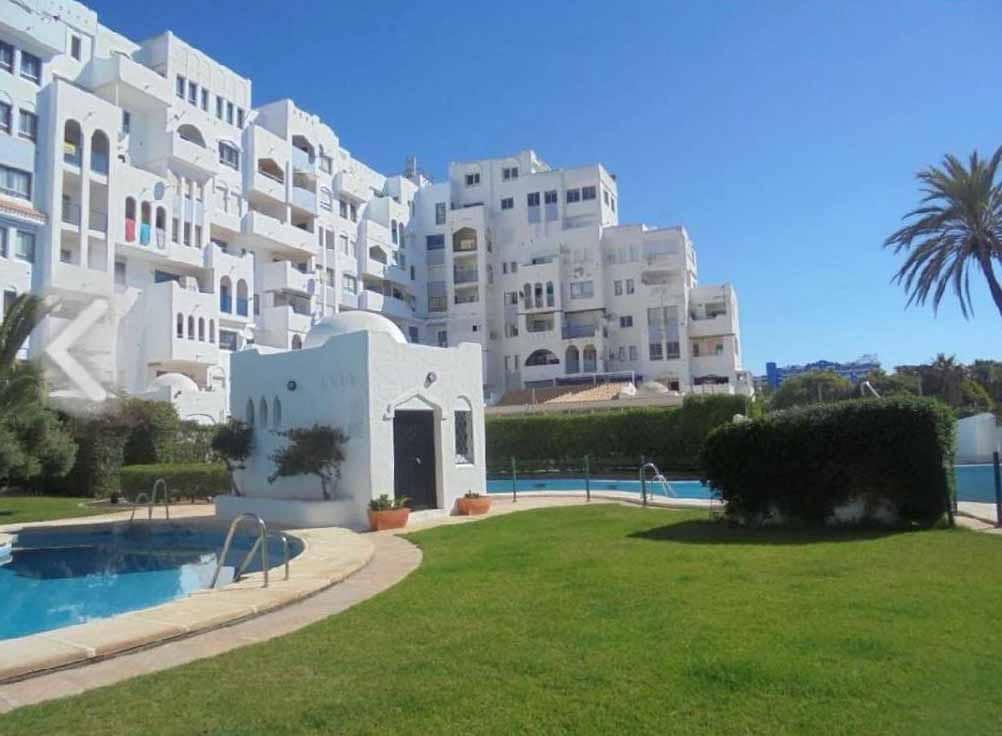 2 bedroom Apartment for sale in Roquetas de Mar with pool - € 220,000 (Ref: 9721028)