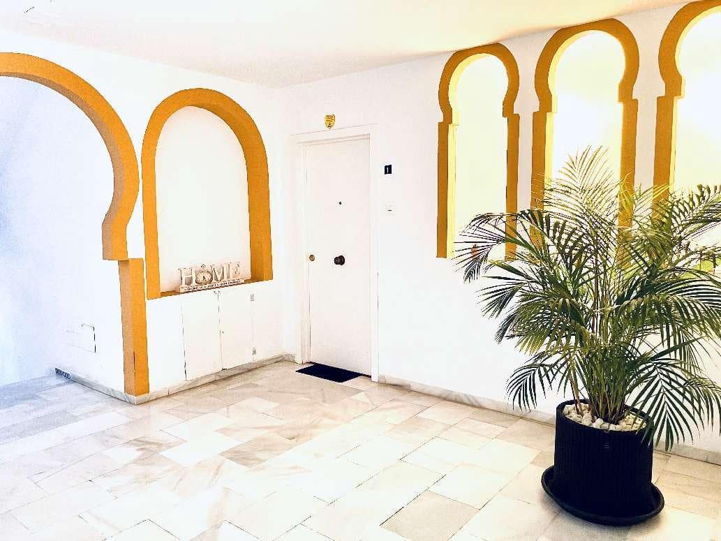 2 bedroom Apartment for sale in Roquetas de Mar with pool - € 220,000 (Ref: 9721028)