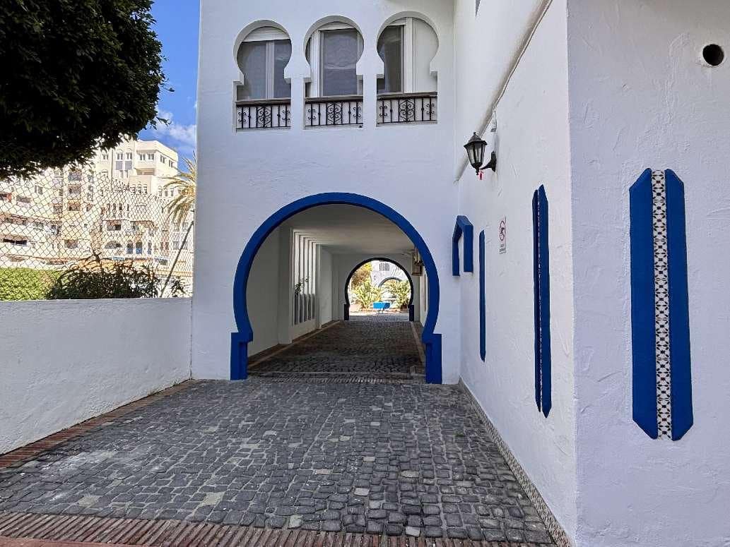 2 bedroom Apartment for sale in Roquetas de Mar with pool - € 220,000 (Ref: 9721028)