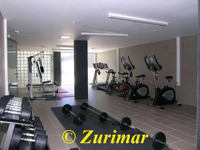 3 Zimmer Apartment zu verkaufen in Roquetas de Mar mit Pool Garage - 250.000 € (Ref: 9727652)