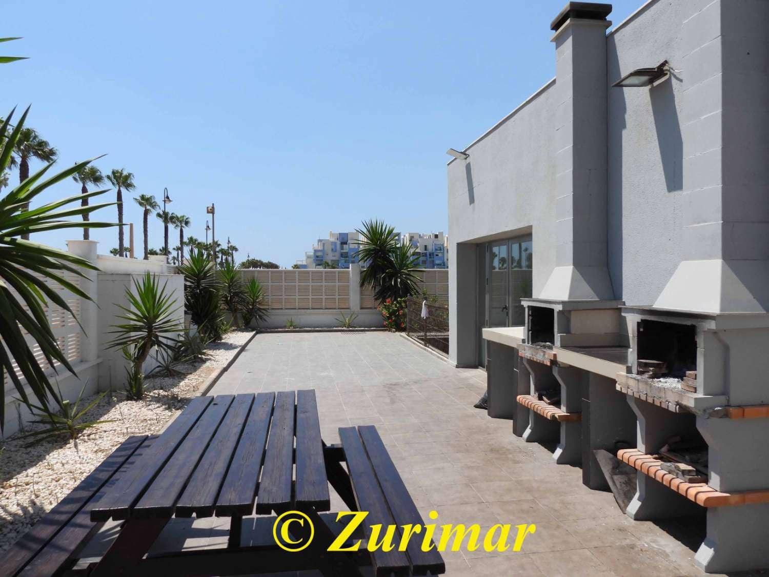 3 Zimmer Apartment zu verkaufen in Roquetas de Mar mit Pool Garage - 250.000 € (Ref: 9727652)