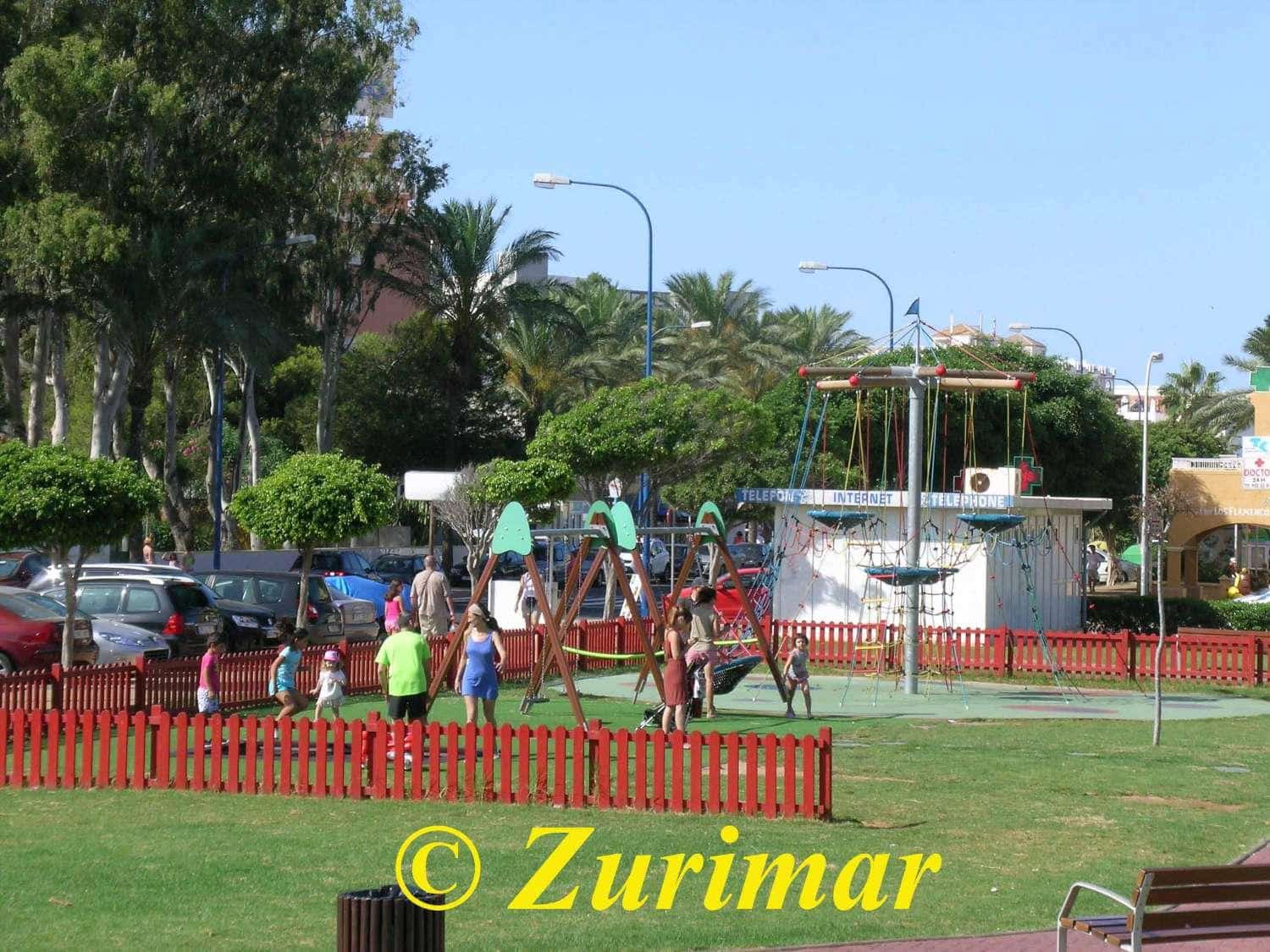 3 Zimmer Apartment zu verkaufen in Roquetas de Mar mit Pool Garage - 250.000 € (Ref: 9727652)