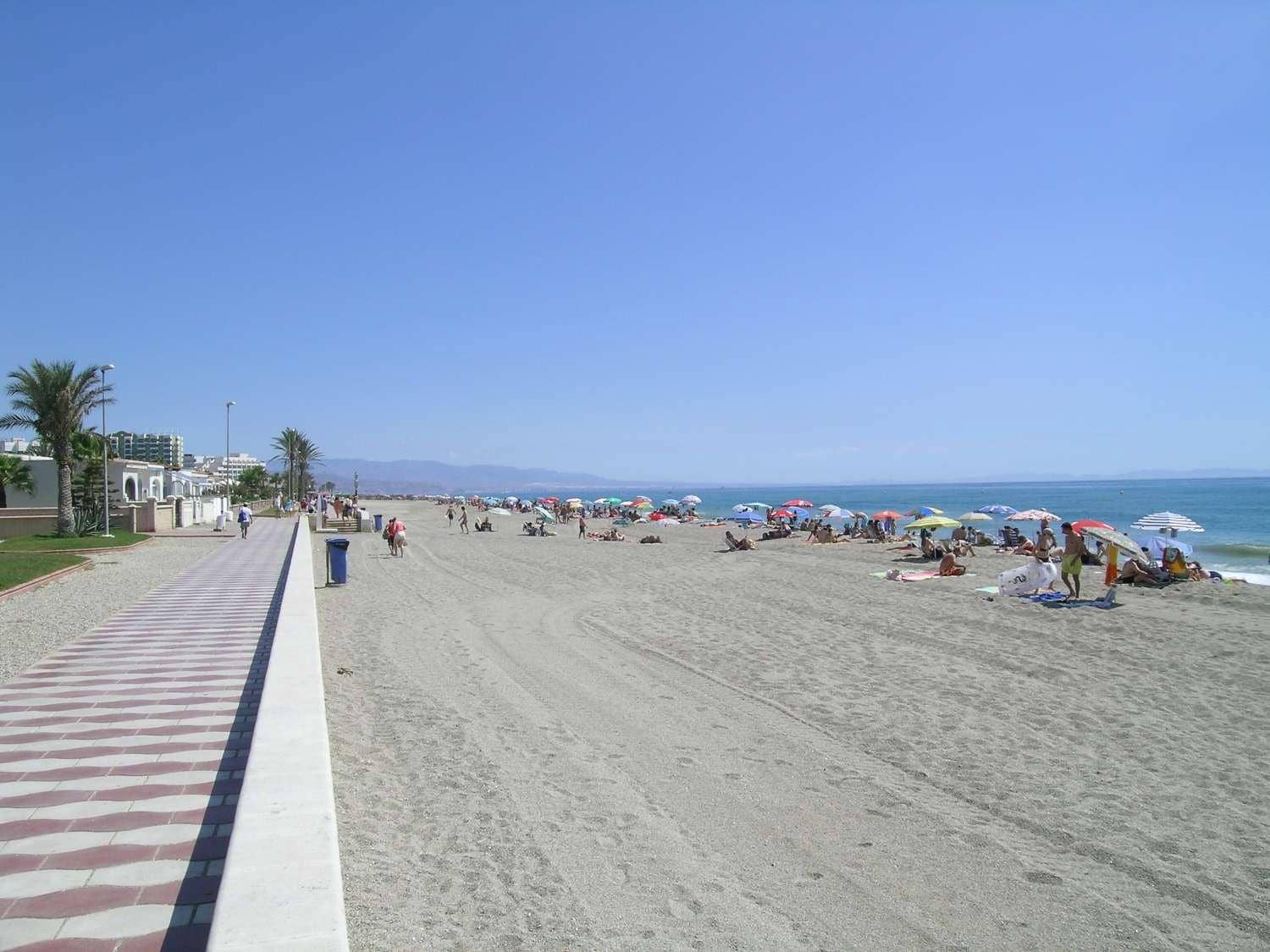 1 slaapkamer Appartement te koop in Roquetas de Mar met zwembad garage - € 135.000 (Ref: 9770870)